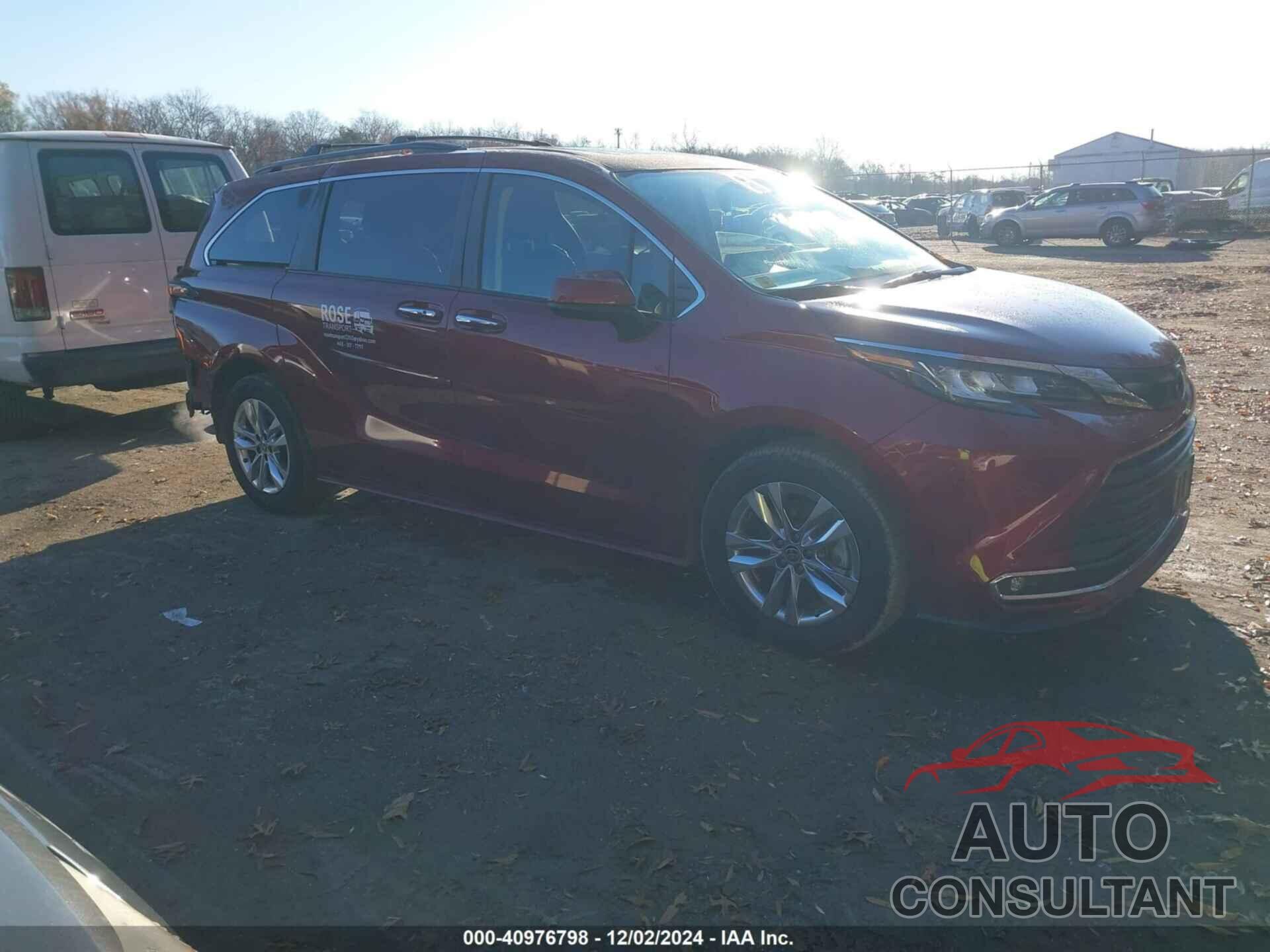 TOYOTA SIENNA 2022 - 5TDJRKEC5NS117585