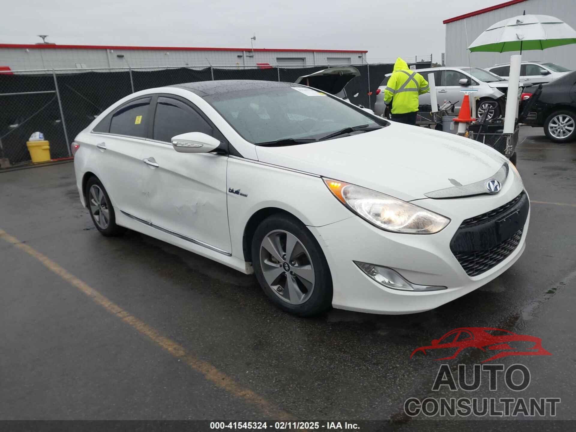 HYUNDAI SONATA HYBRID 2011 - KMHEC4A40BA001325