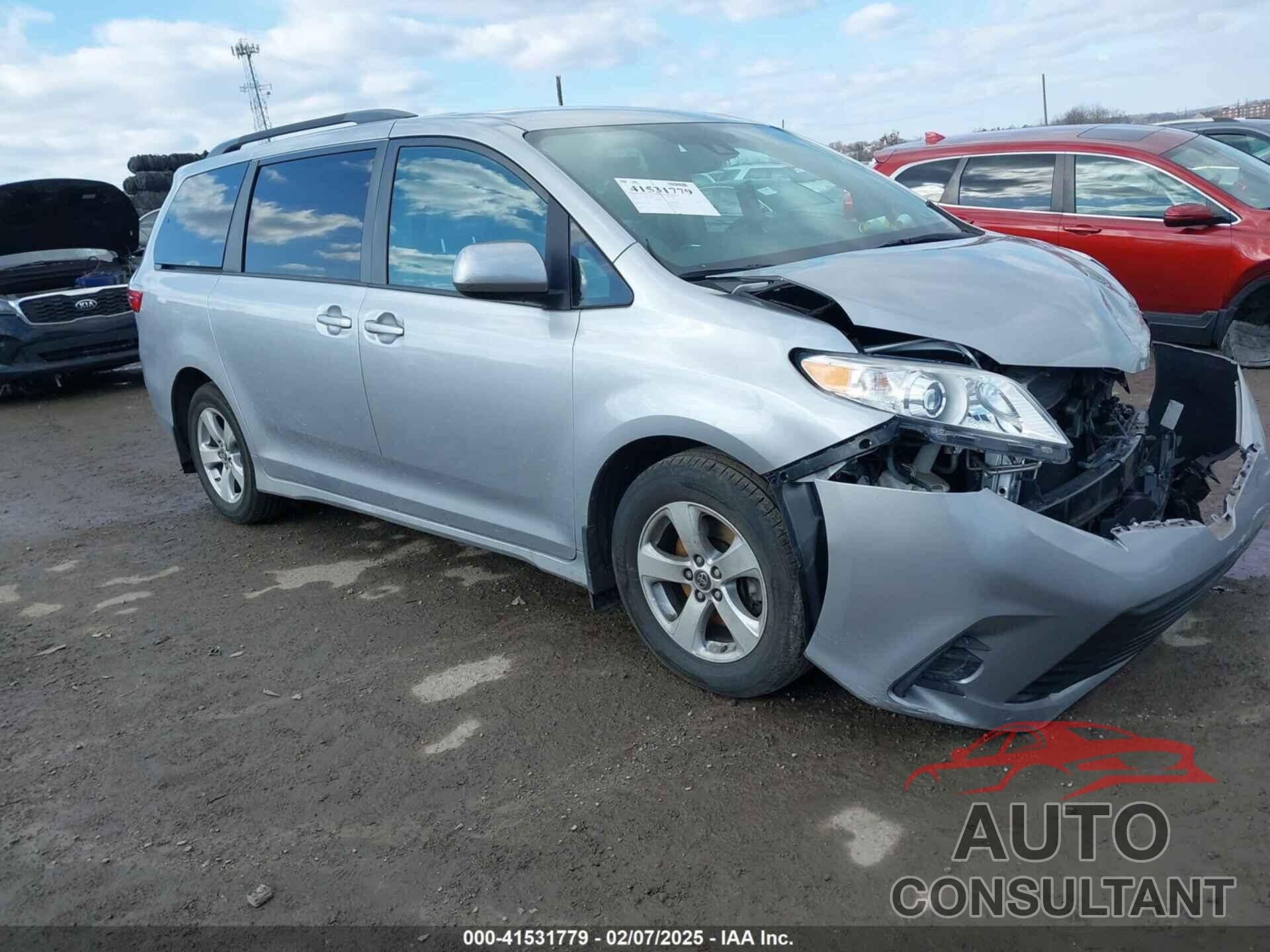 TOYOTA SIENNA 2018 - 5TDKZ3DC2JS912647