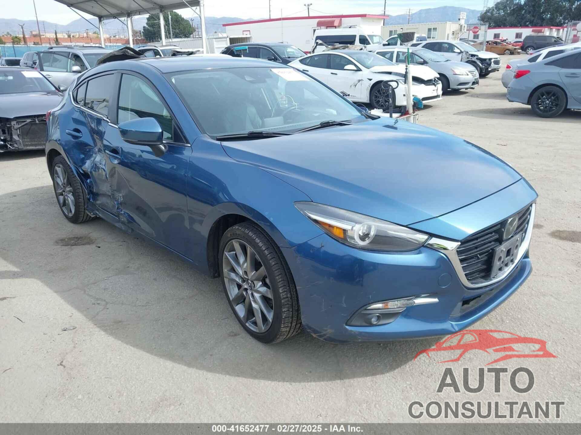 MAZDA MAZDA3 2018 - JM1BN1M34J1156039