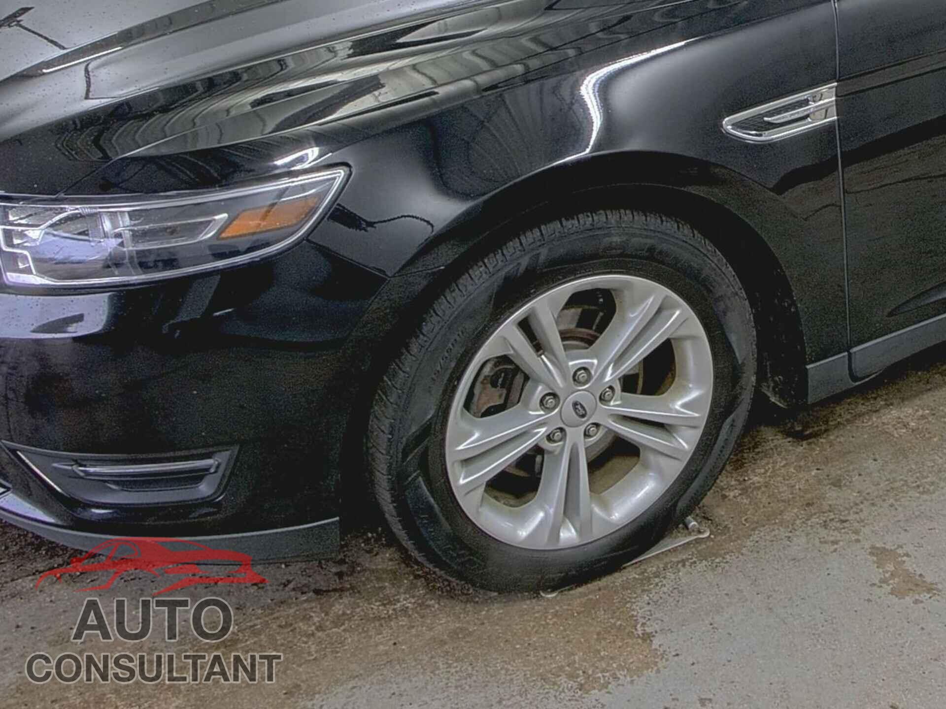 FORD TAURUS 2018 - 1FAHP2H83JG107580