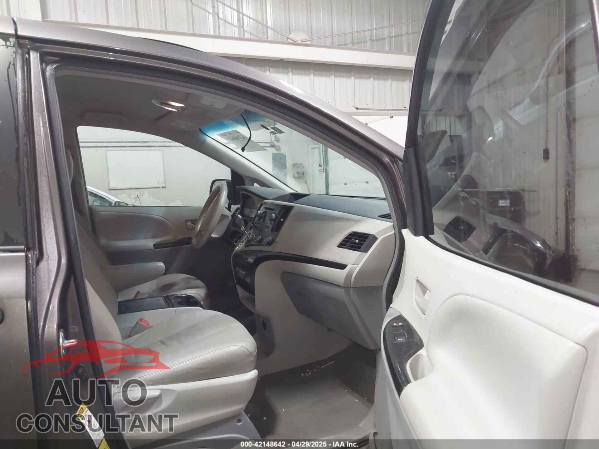 TOYOTA SIENNA 2012 - 5TDKK3DC3CS245840