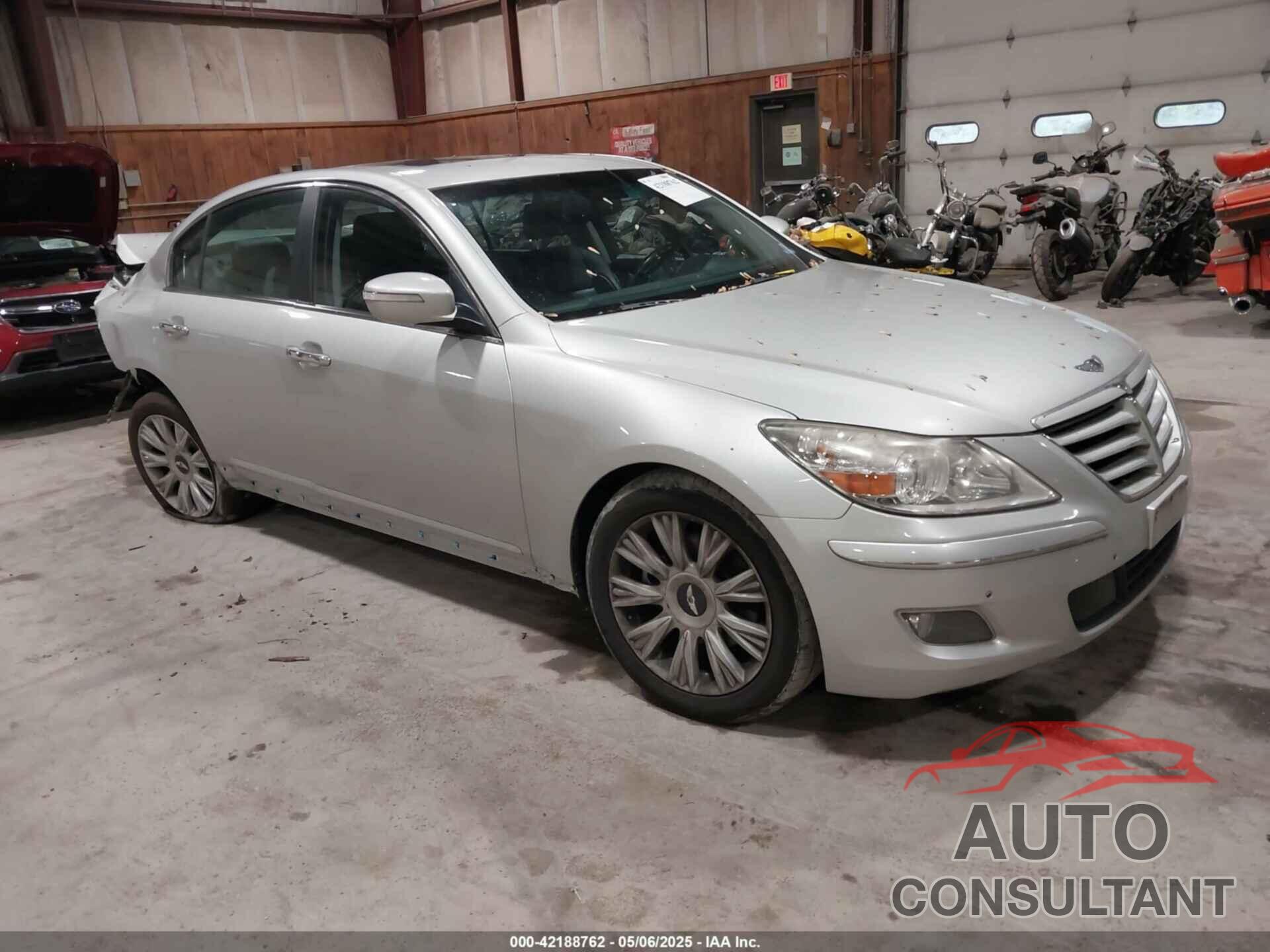 HYUNDAI GENESIS 2010 - KMHGC4DE5AU074555