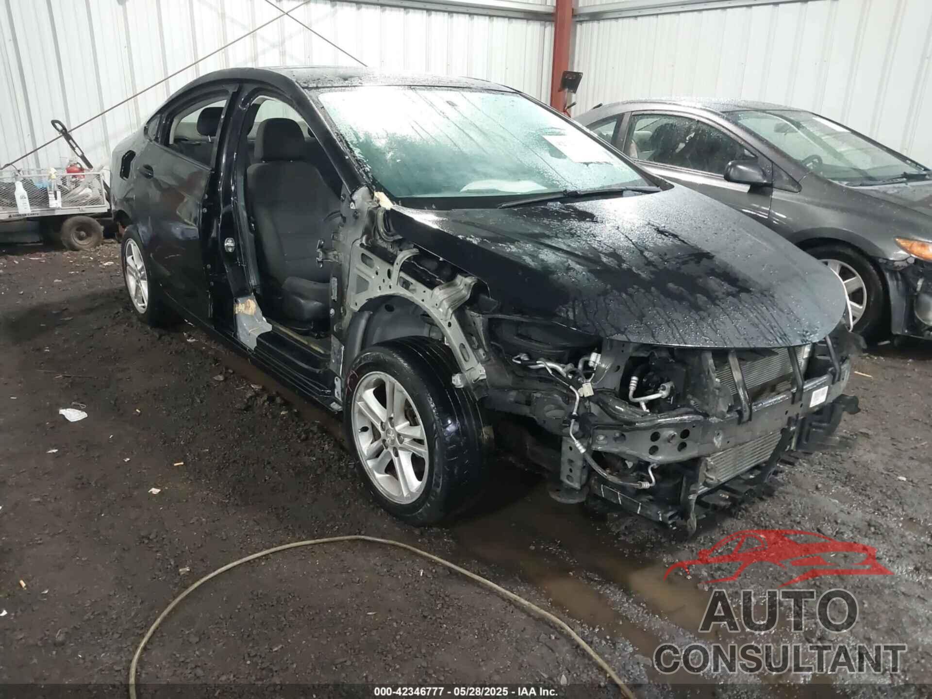 CHEVROLET CRUZE 2018 - 1G1BE5SM8J7199680
