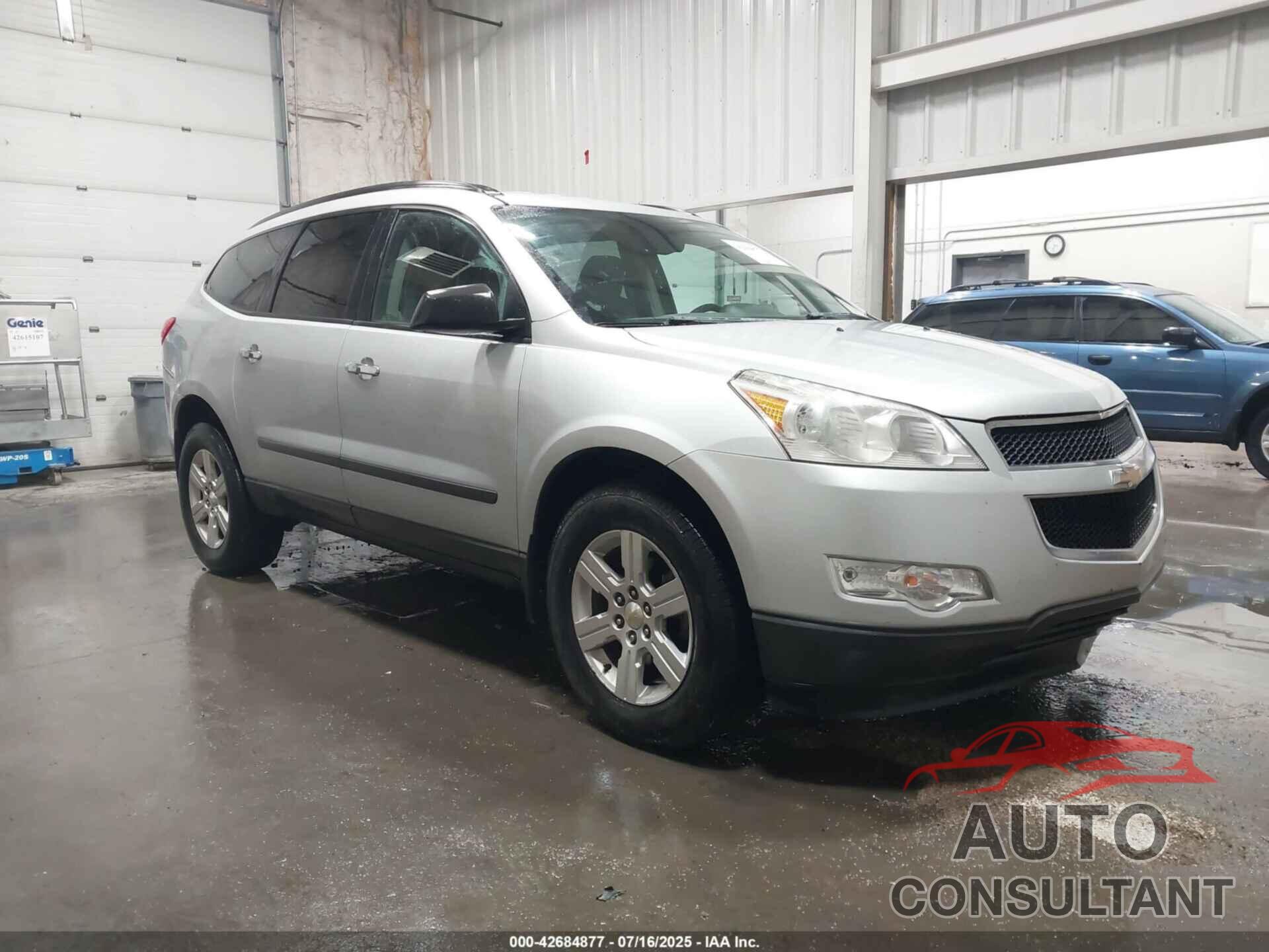 CHEVROLET TRAVERSE 2011 - 1GNKRFED9BJ396186
