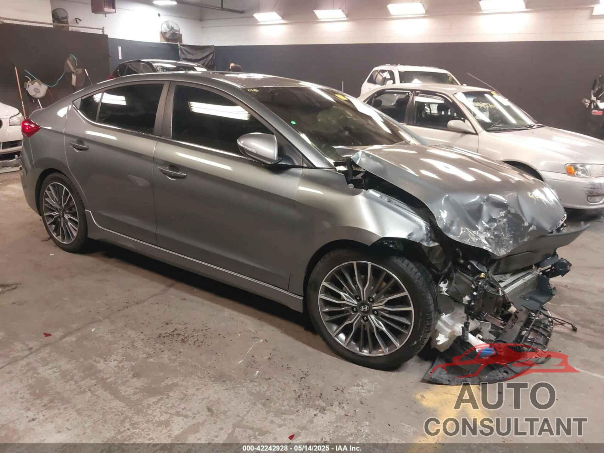 HYUNDAI ELANTRA 2018 - KMHD04LB0JU705246