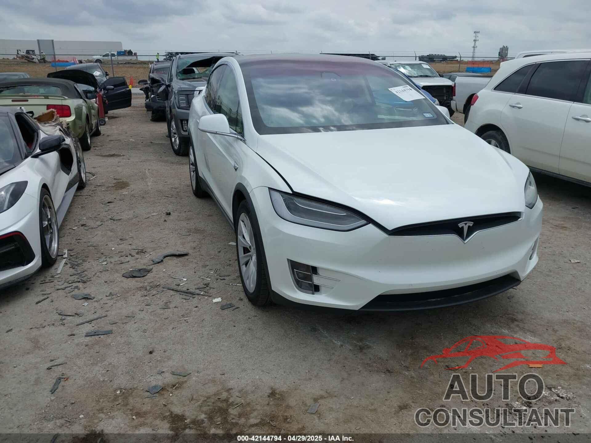 TESLA MODEL X 2018 - 5YJXCAE20JF137531