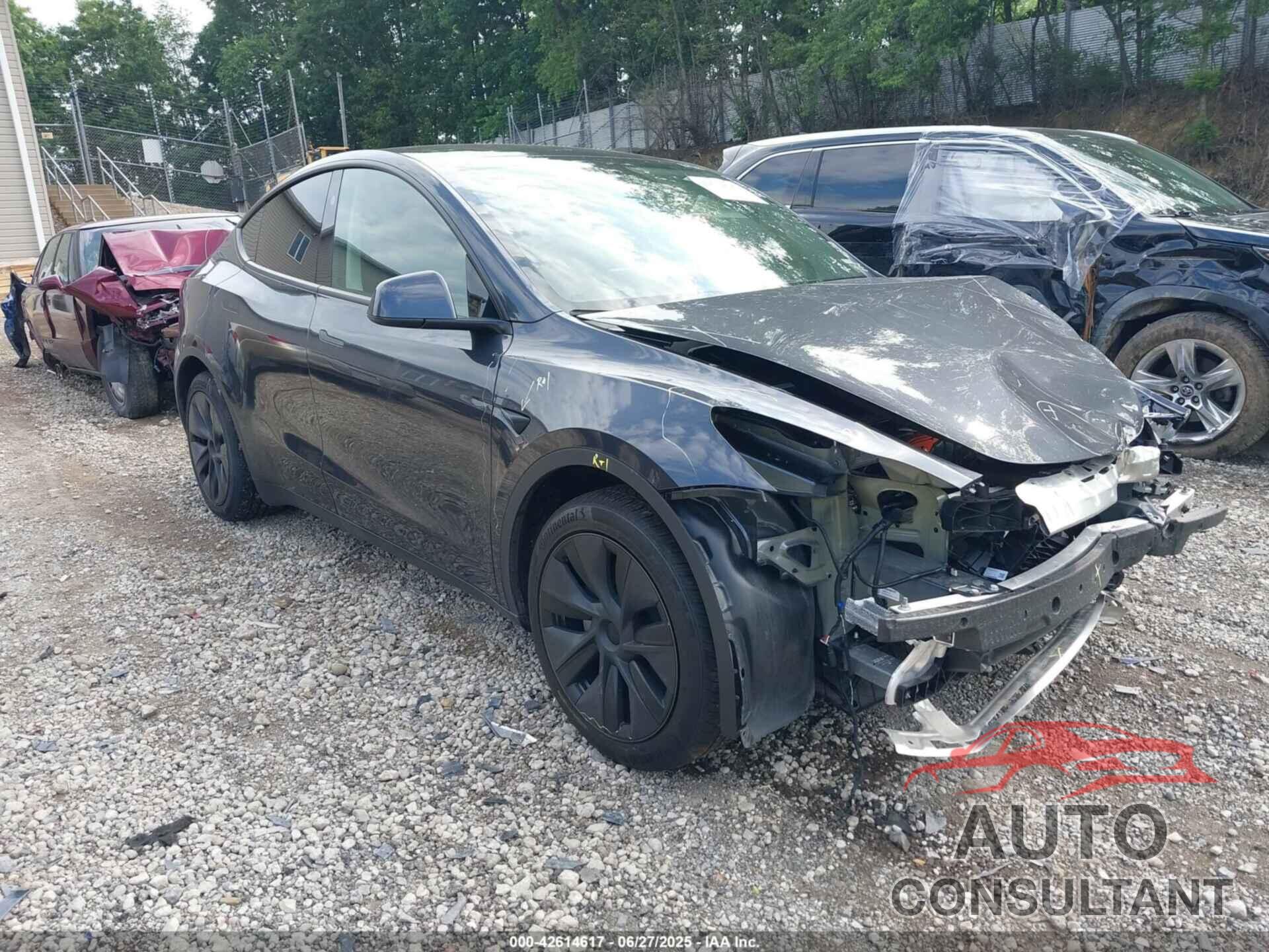 TESLA MODEL Y 2025 - 7SAYGDED0SA379085