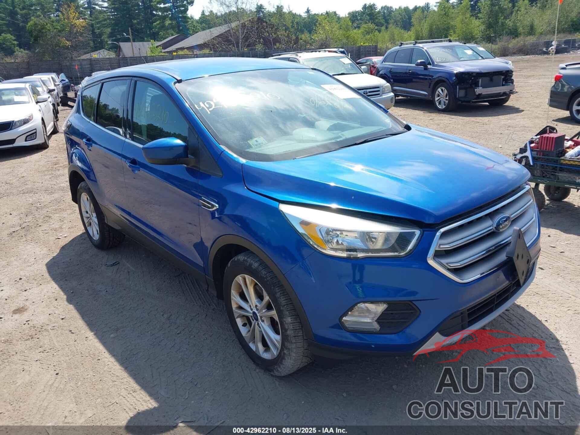FORD ESCAPE 2017 - 1FMCU0GD5HUC27713