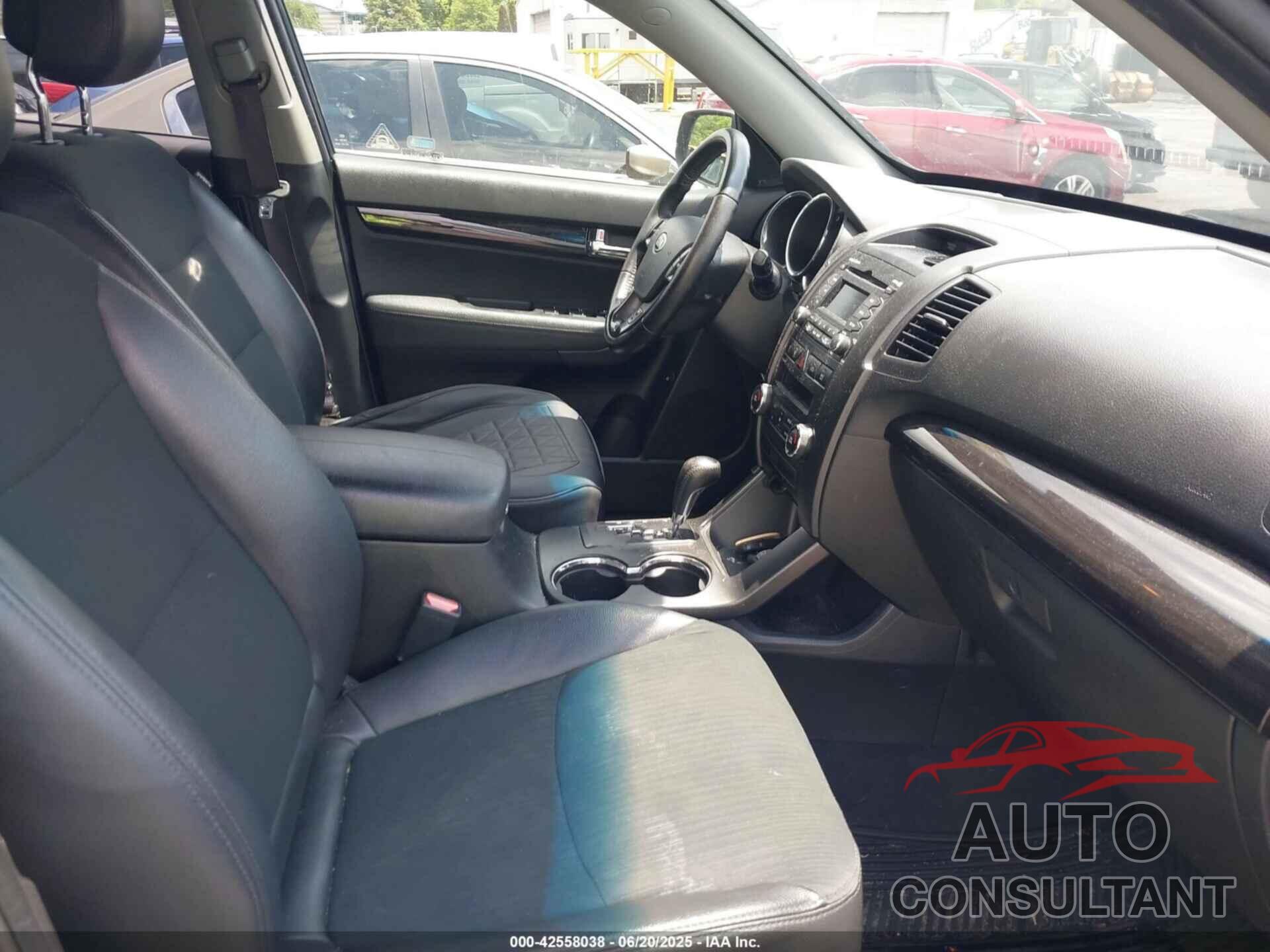 KIA SORENTO 2011 - 5XYKUDA24BG080632
