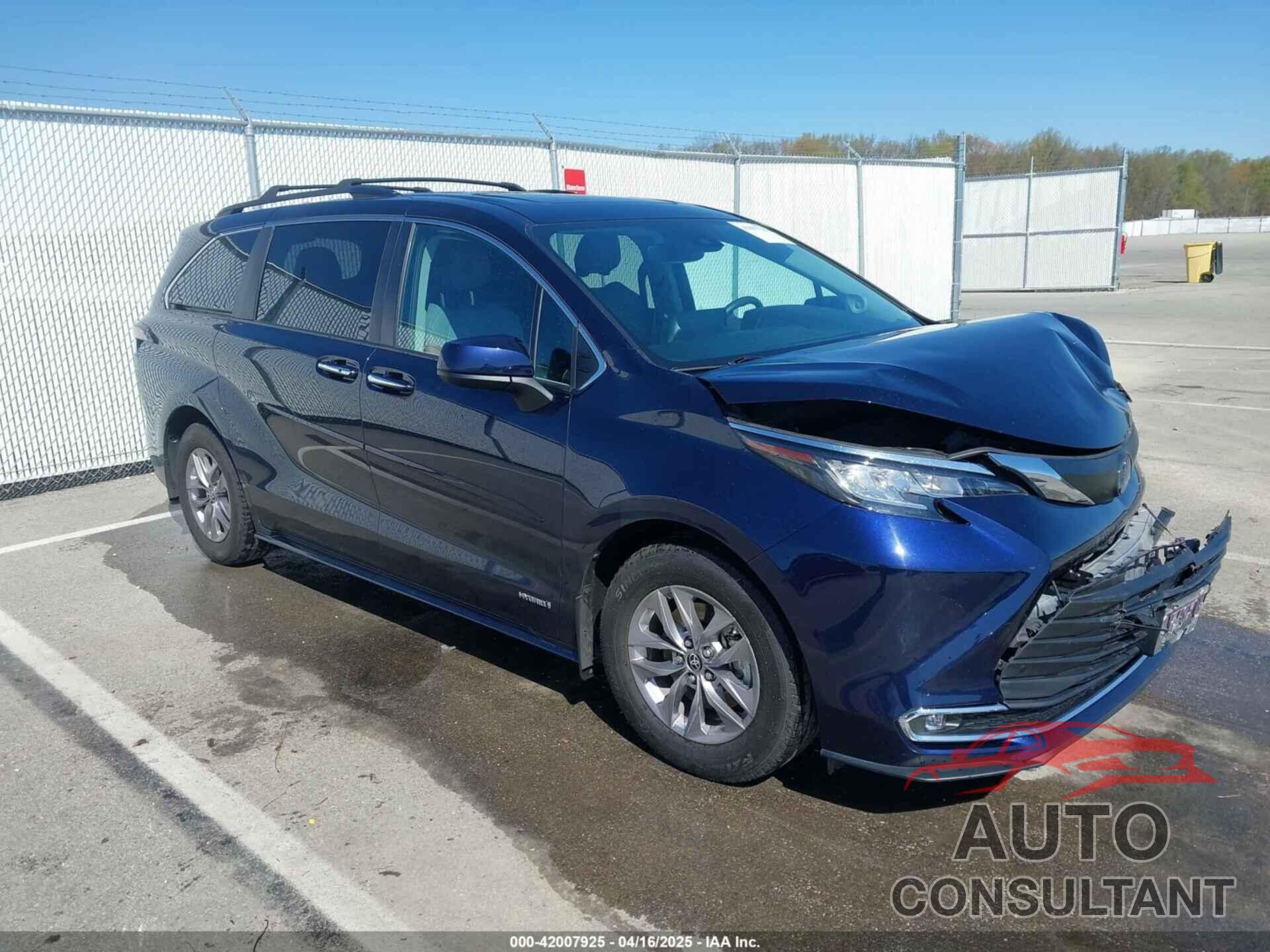 TOYOTA SIENNA 2021 - 5TDJRKEC2MS023873