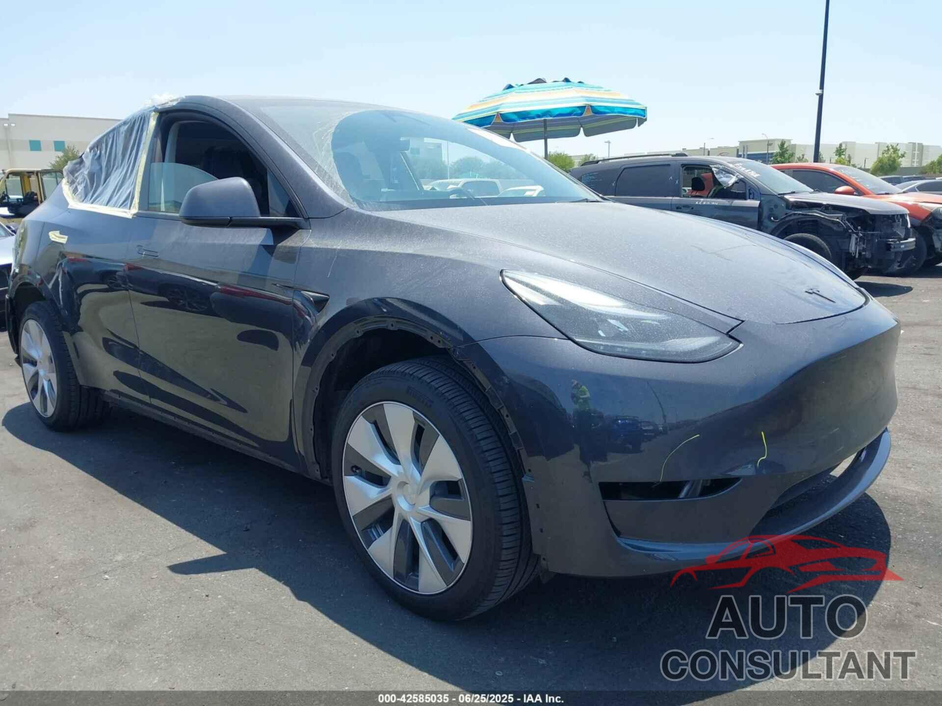 TESLA MODEL Y 2024 - 7SAYGDEE5RA222252