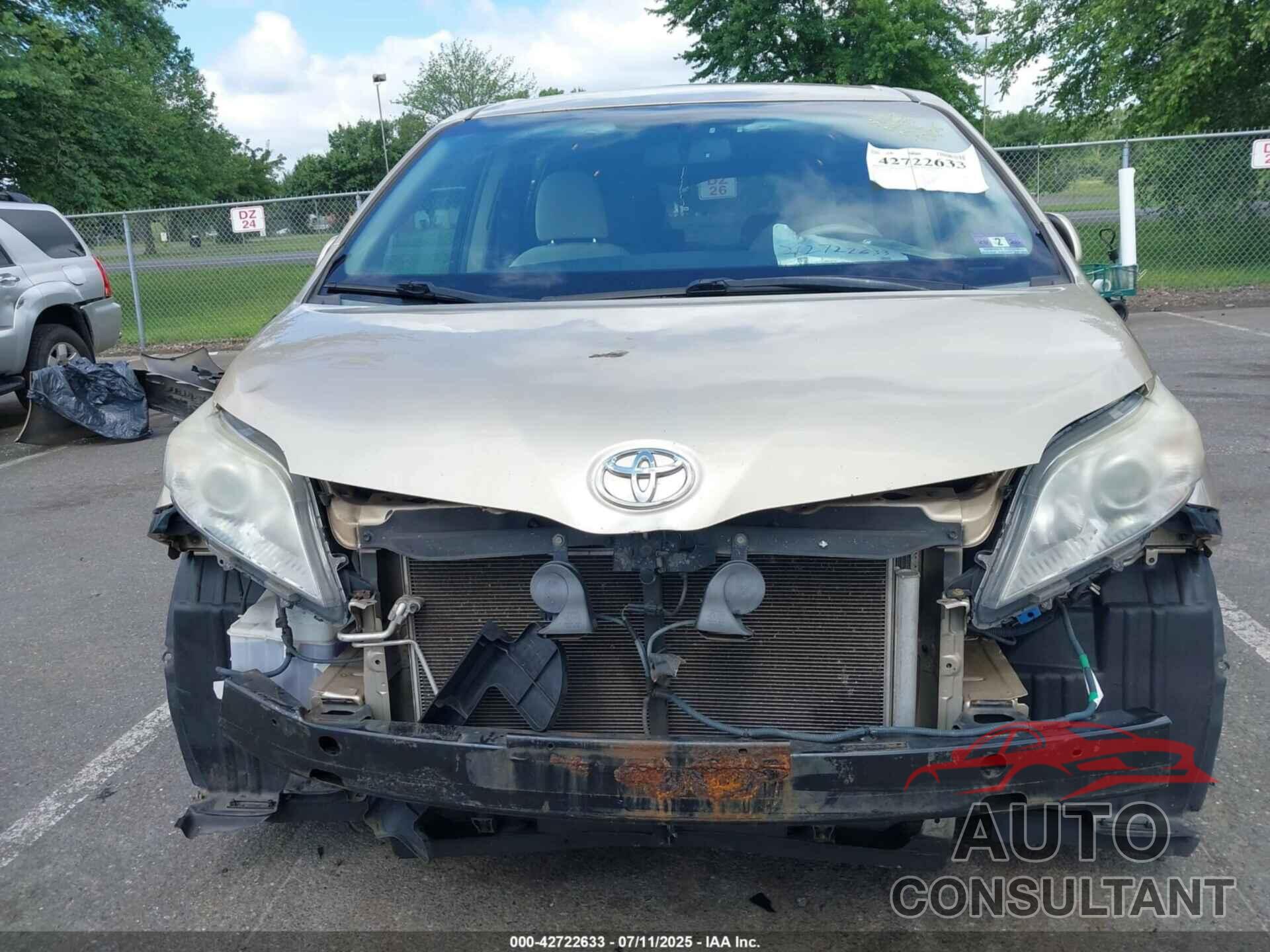 TOYOTA SIENNA 2013 - 5TDKK3DC8DS317309