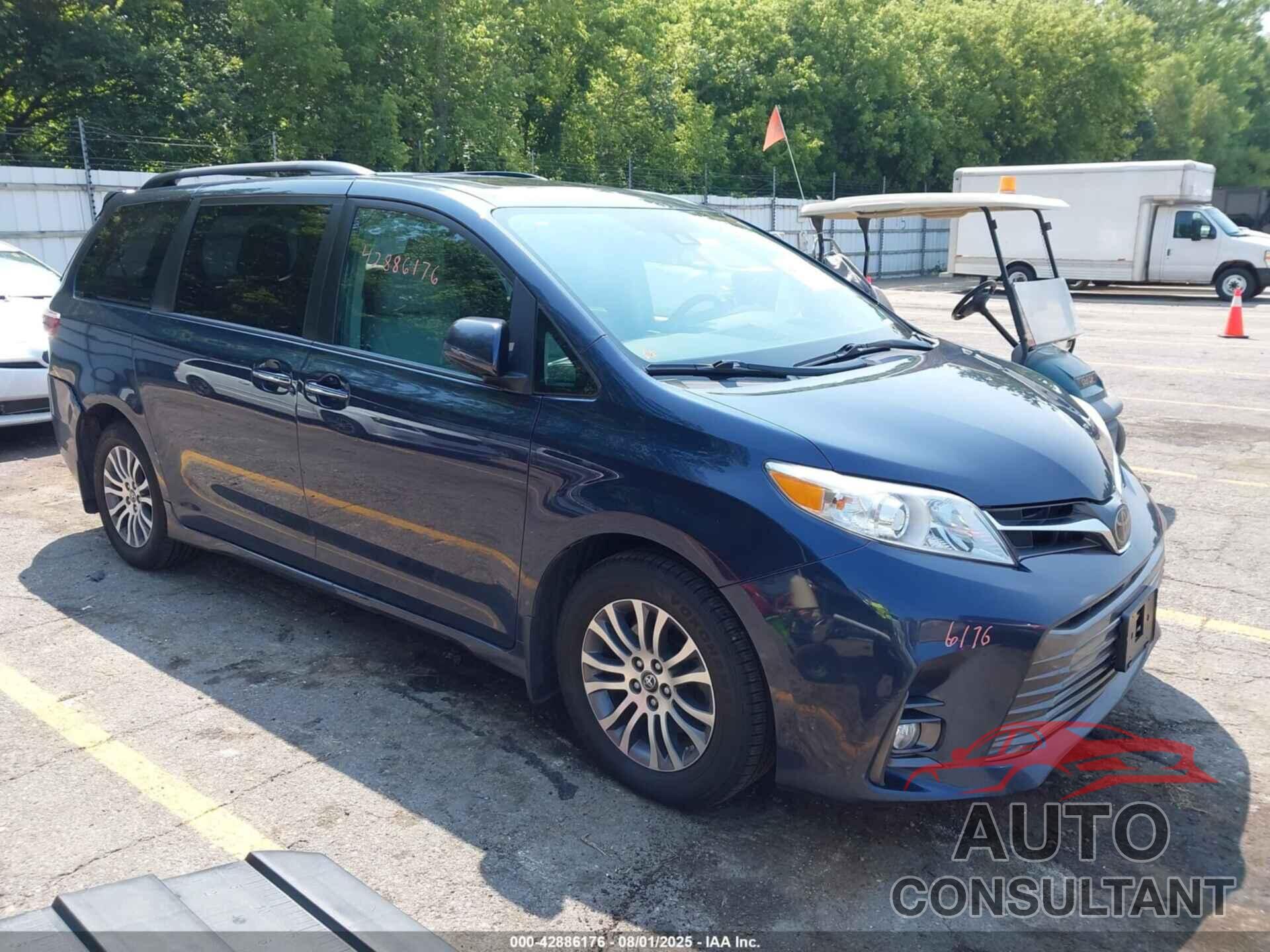 TOYOTA SIENNA 2018 - 5TDYZ3DCXJS924278