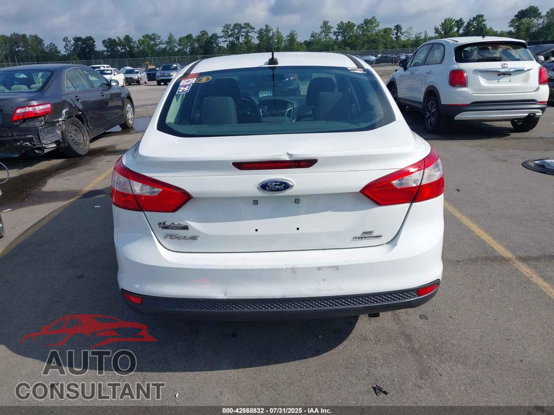 FORD FOCUS 2014 - 1FADP3F24EL425577