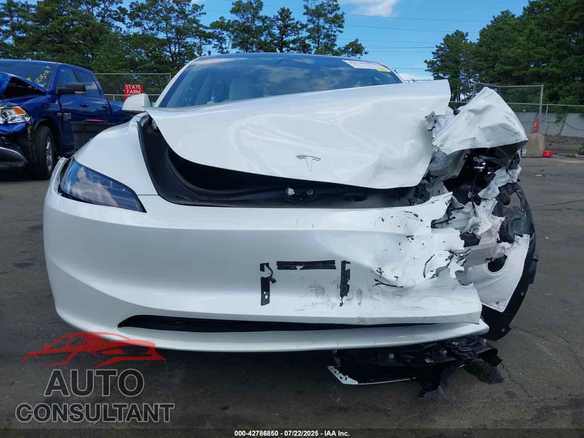 TESLA MODEL 3 2024 - 5YJ3E1EA7RF835209