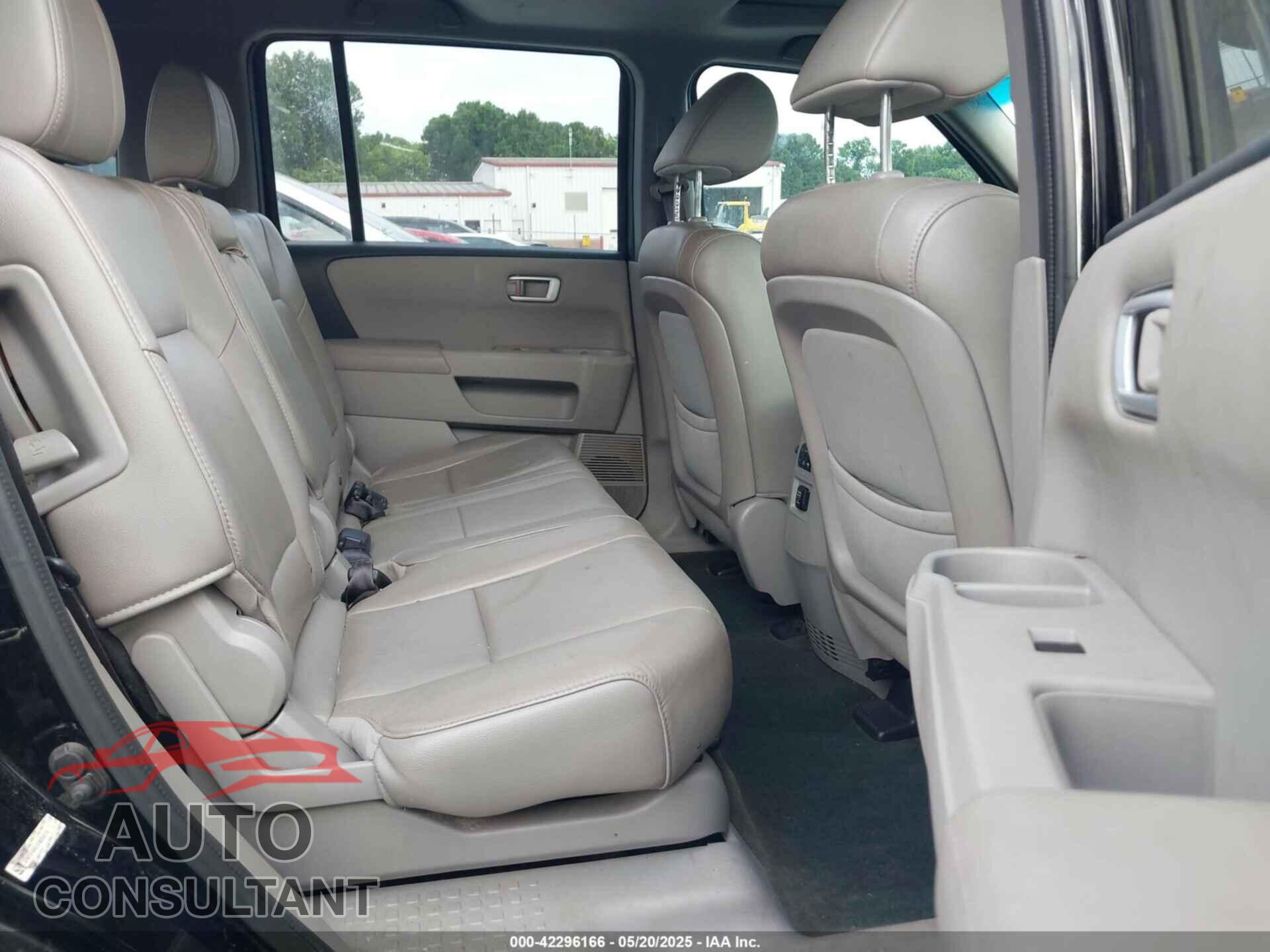 HONDA PILOT 2015 - 5FNYF4H51FB024178