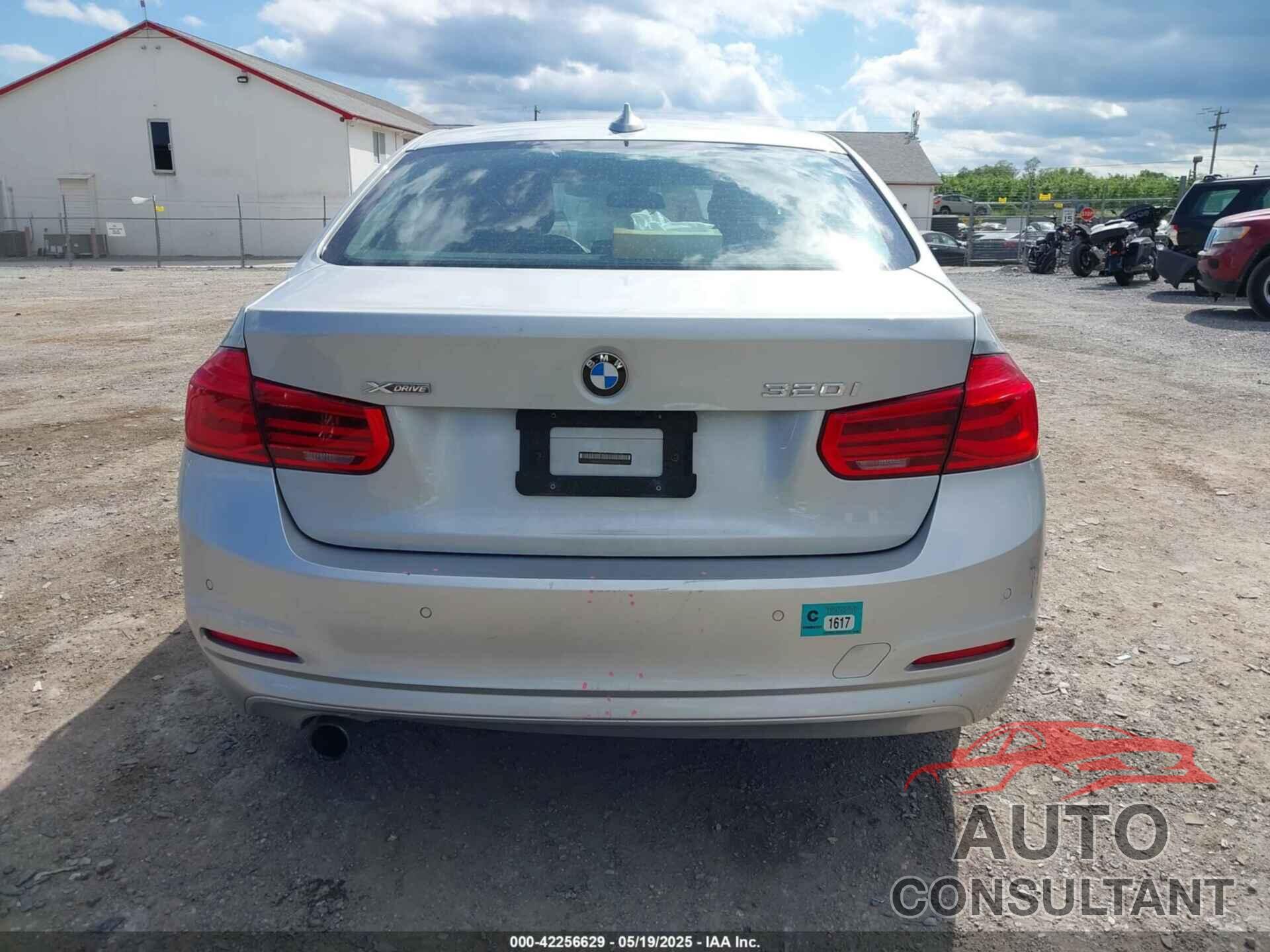 BMW 320I 2016 - WBA8E5G52GNU20629