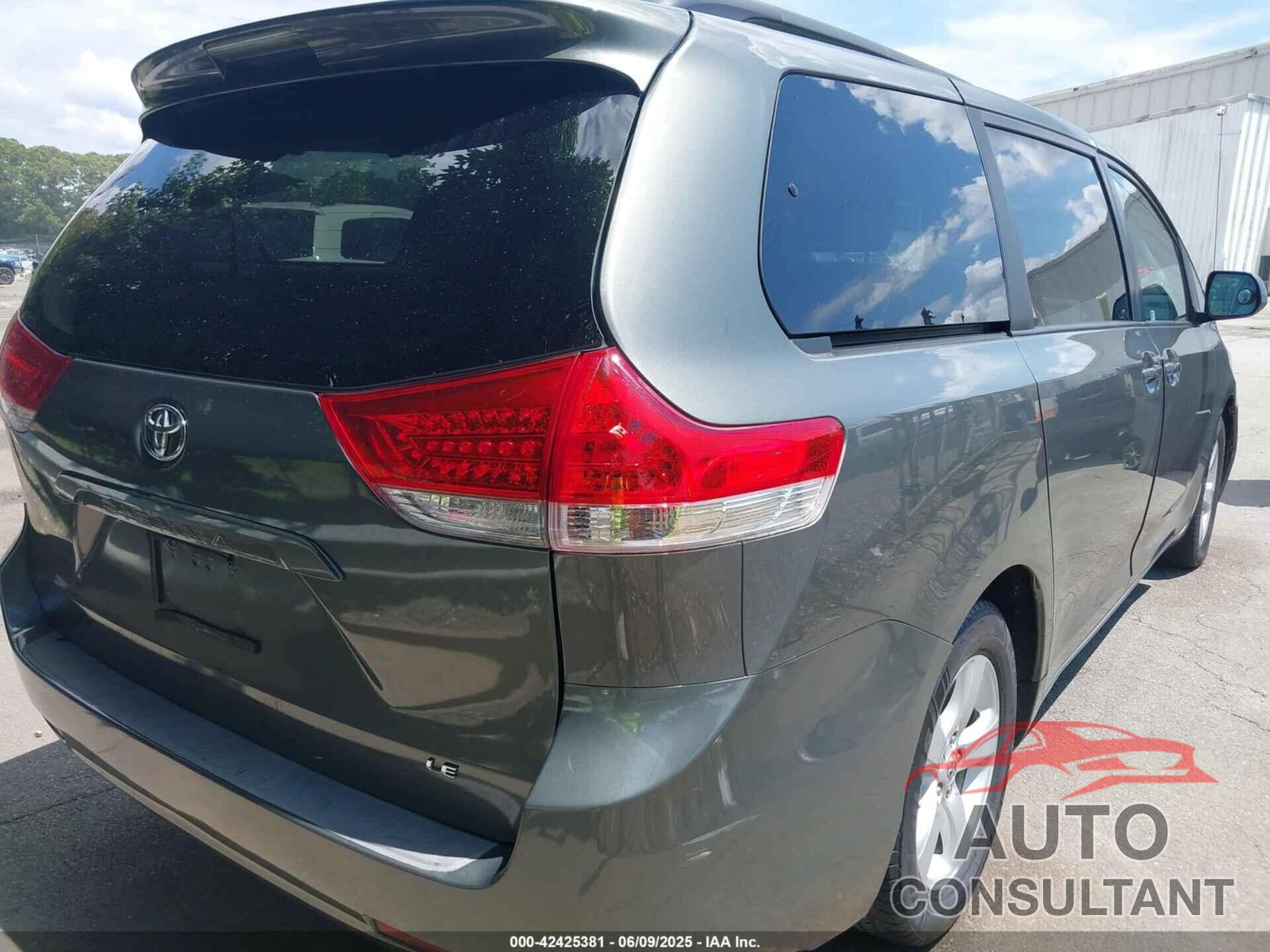 TOYOTA SIENNA 2011 - 5TDKK3DC6BS156696