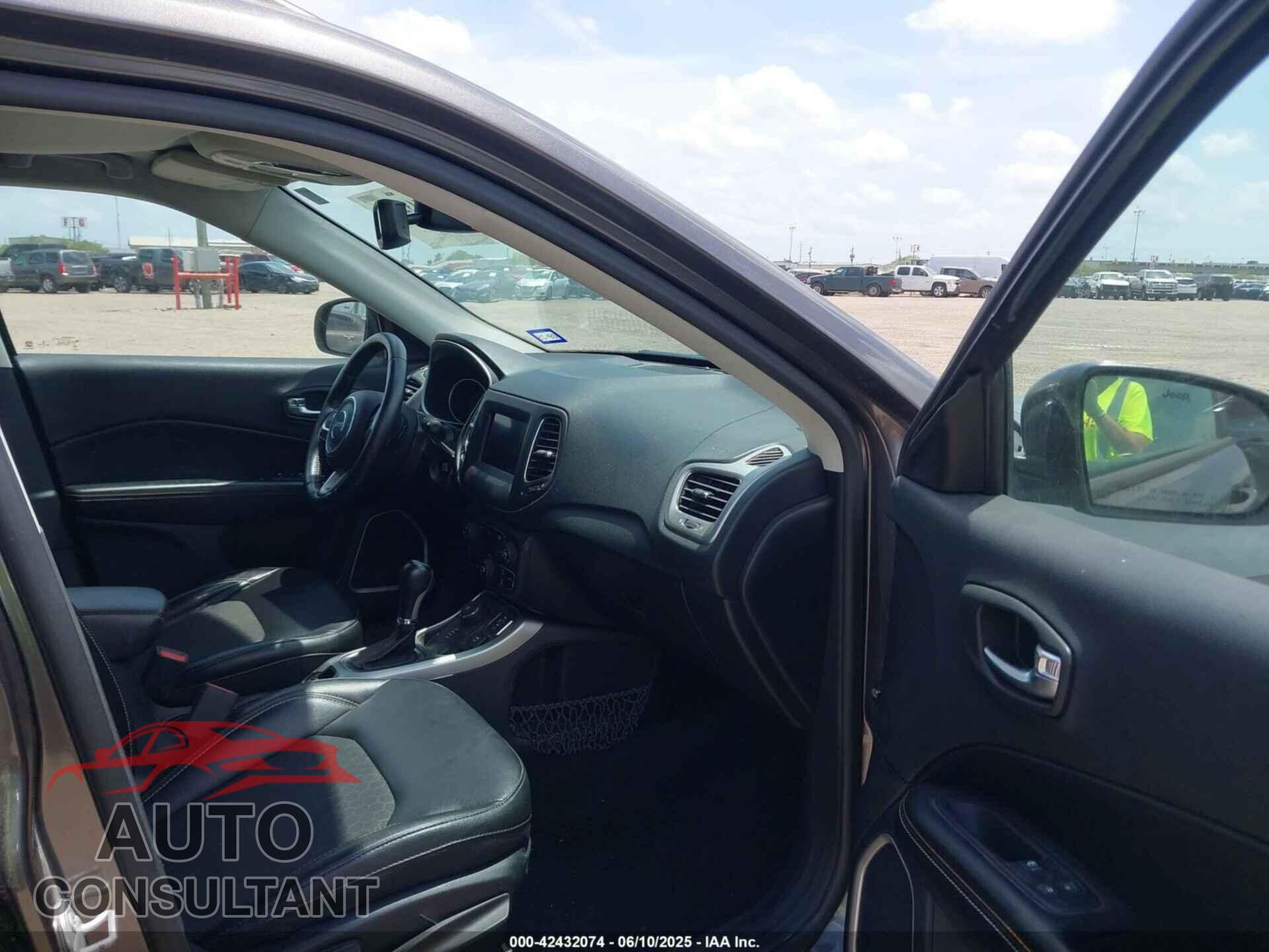 JEEP COMPASS 2019 - 3C4NJDBB1KT595259