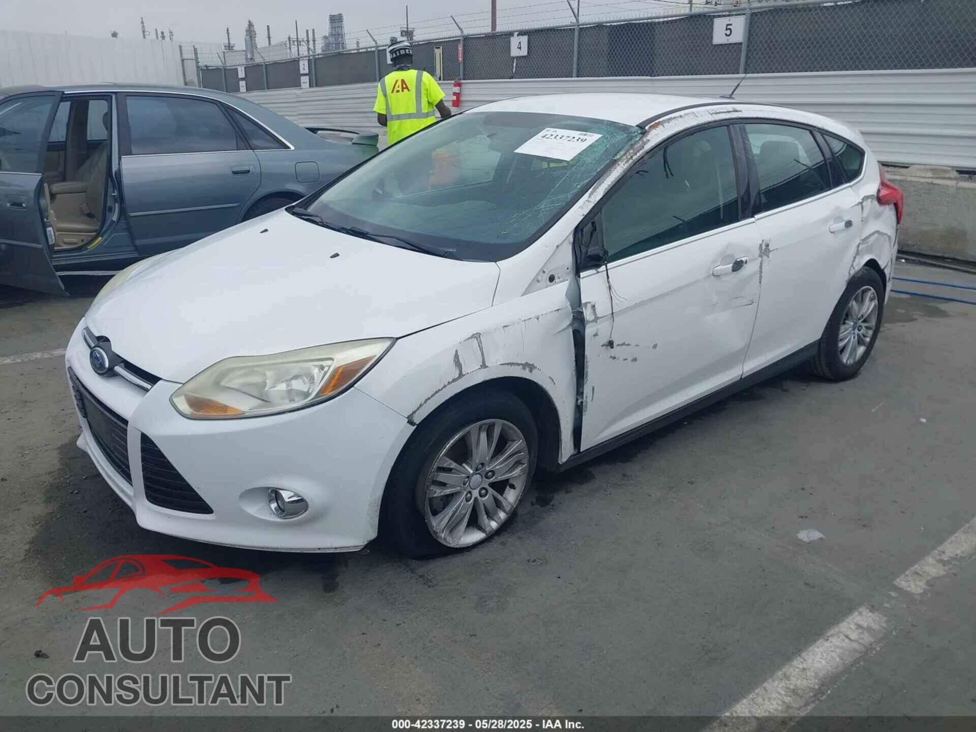 FORD FOCUS 2012 - 1FAHP3M21CL252084