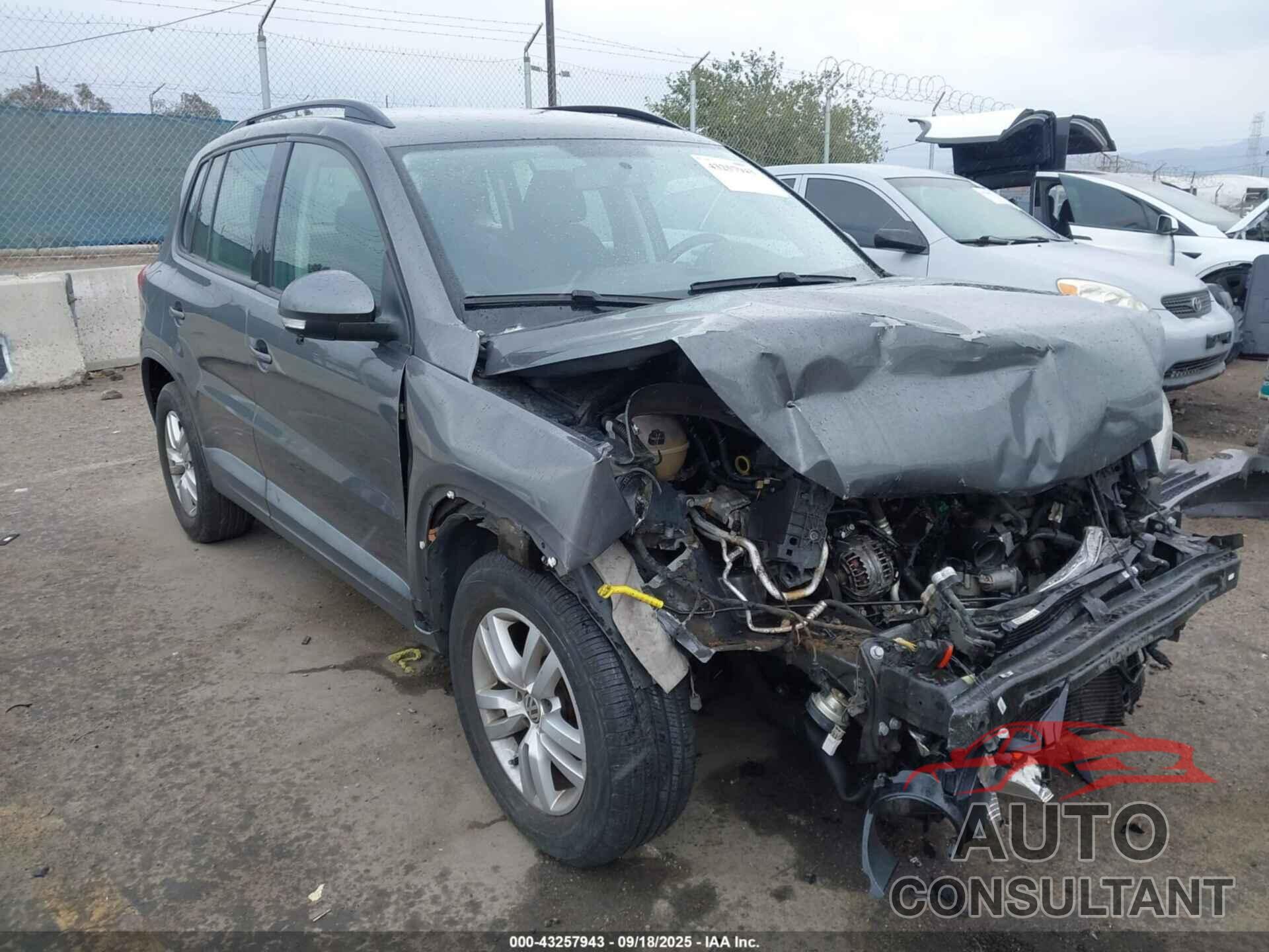 VOLKSWAGEN TIGUAN 2015 - WVGAV7AX8FW592212