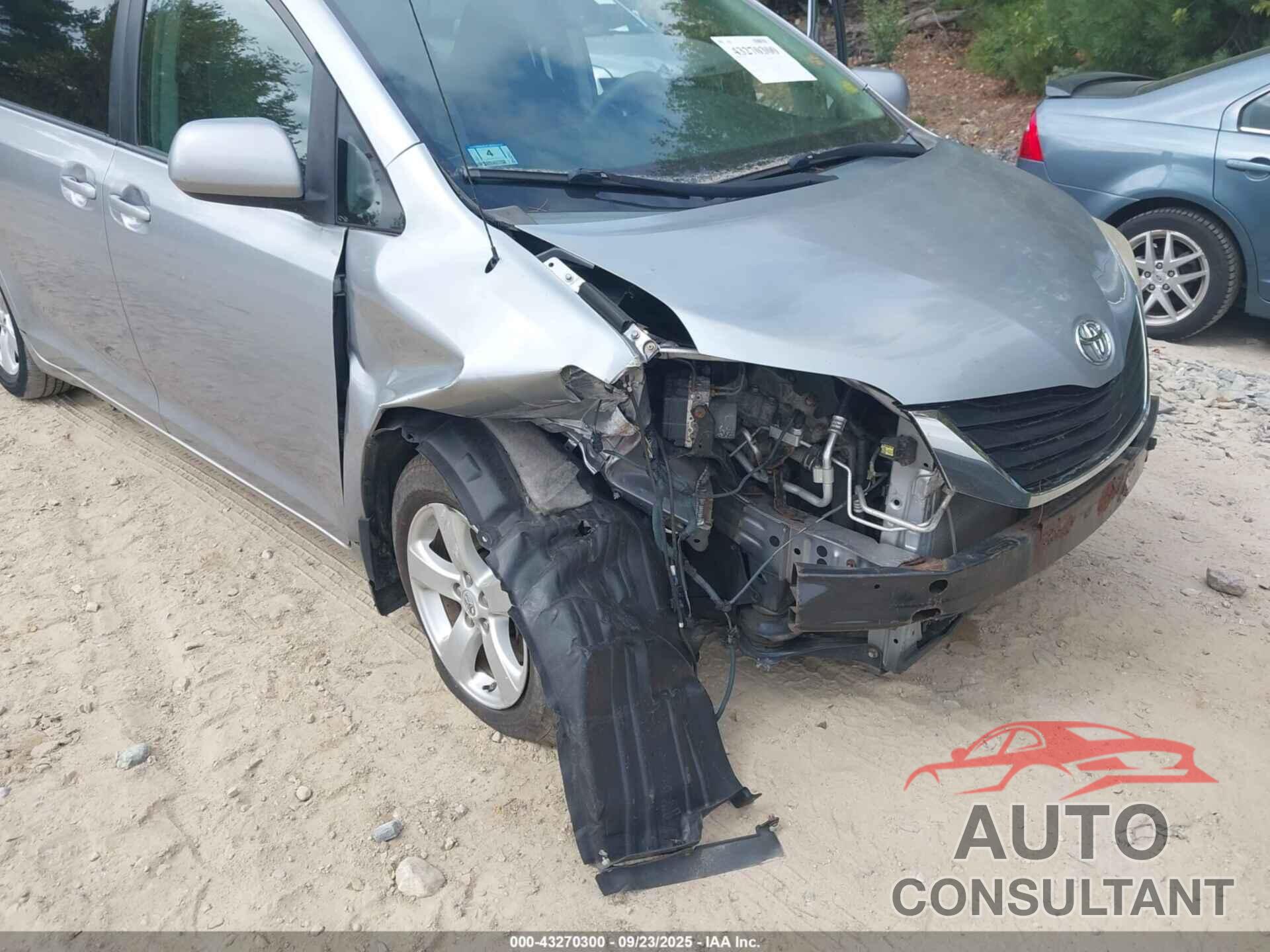 TOYOTA SIENNA 2011 - 5TDKK3DC9BS172830