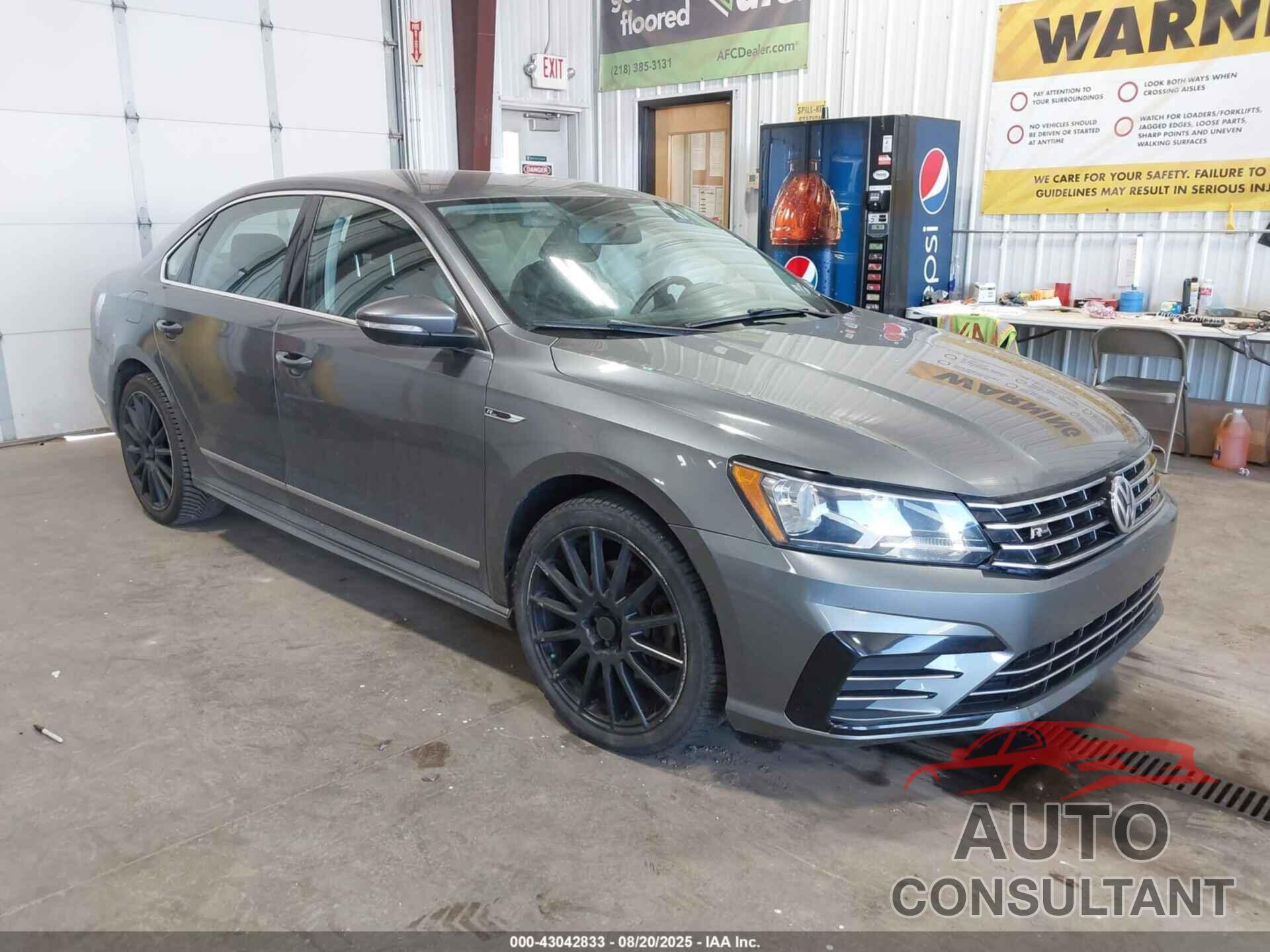 VOLKSWAGEN PASSAT 2017 - 1VWDT7A33HC030045