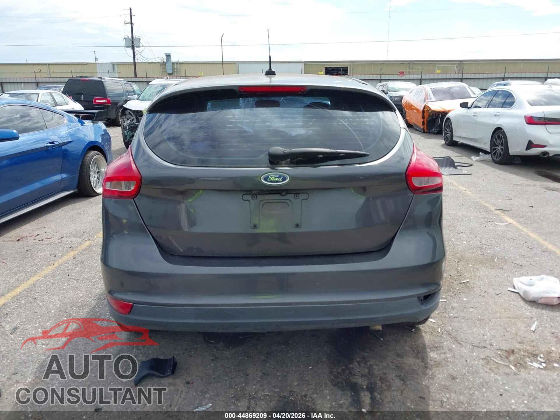 FORD FOCUS 2017 - 1FADP3K29HL278103