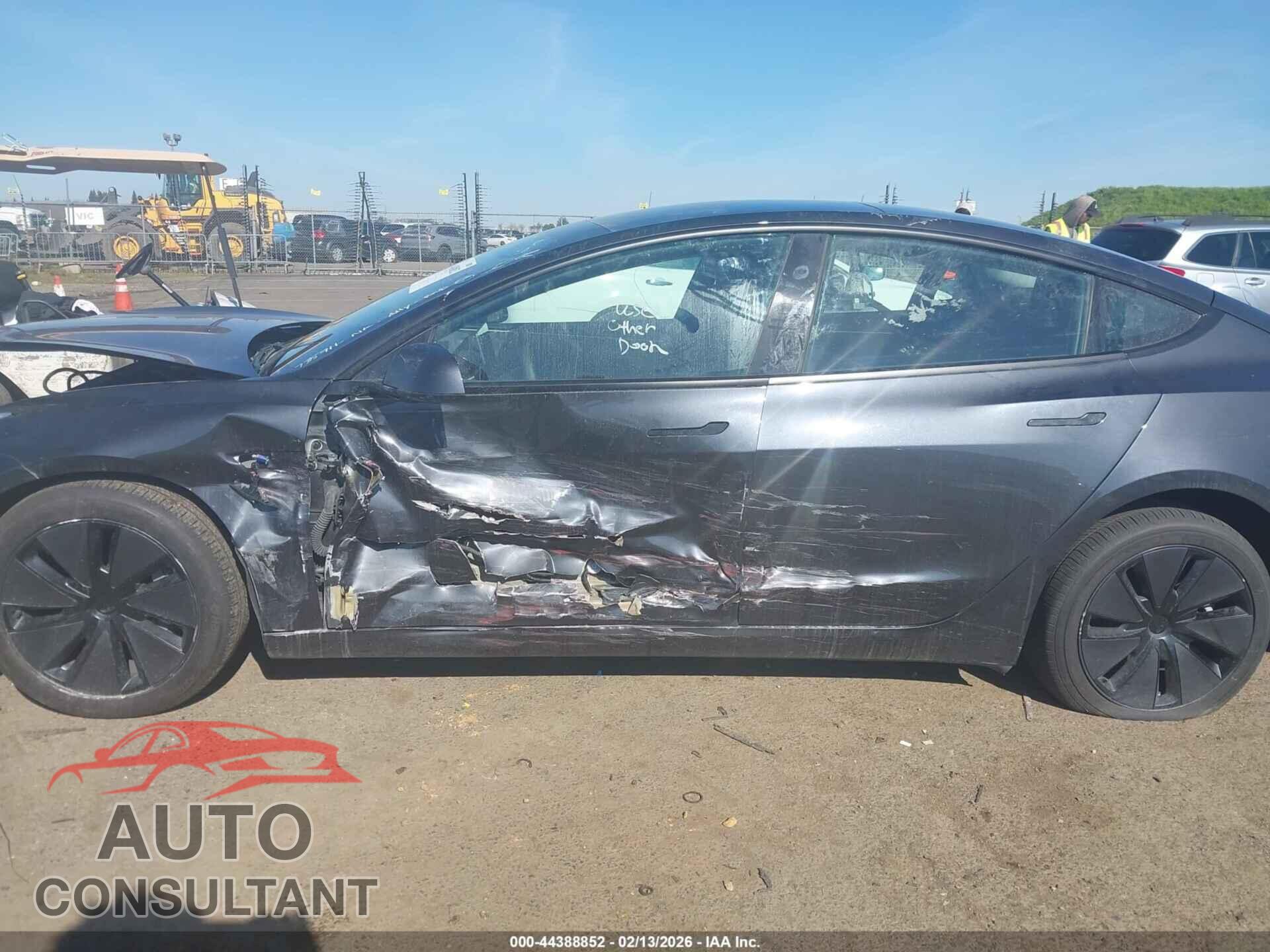 TESLA MODEL 3 2024 - 5YJ3E1EA4RF735911