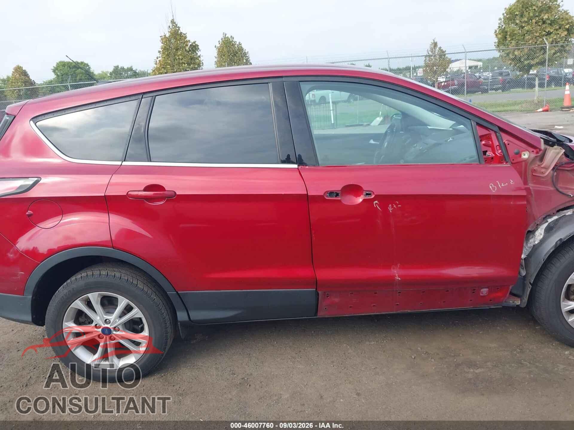 FORD ESCAPE 2017 - 1FMCU0GD3HUB48413