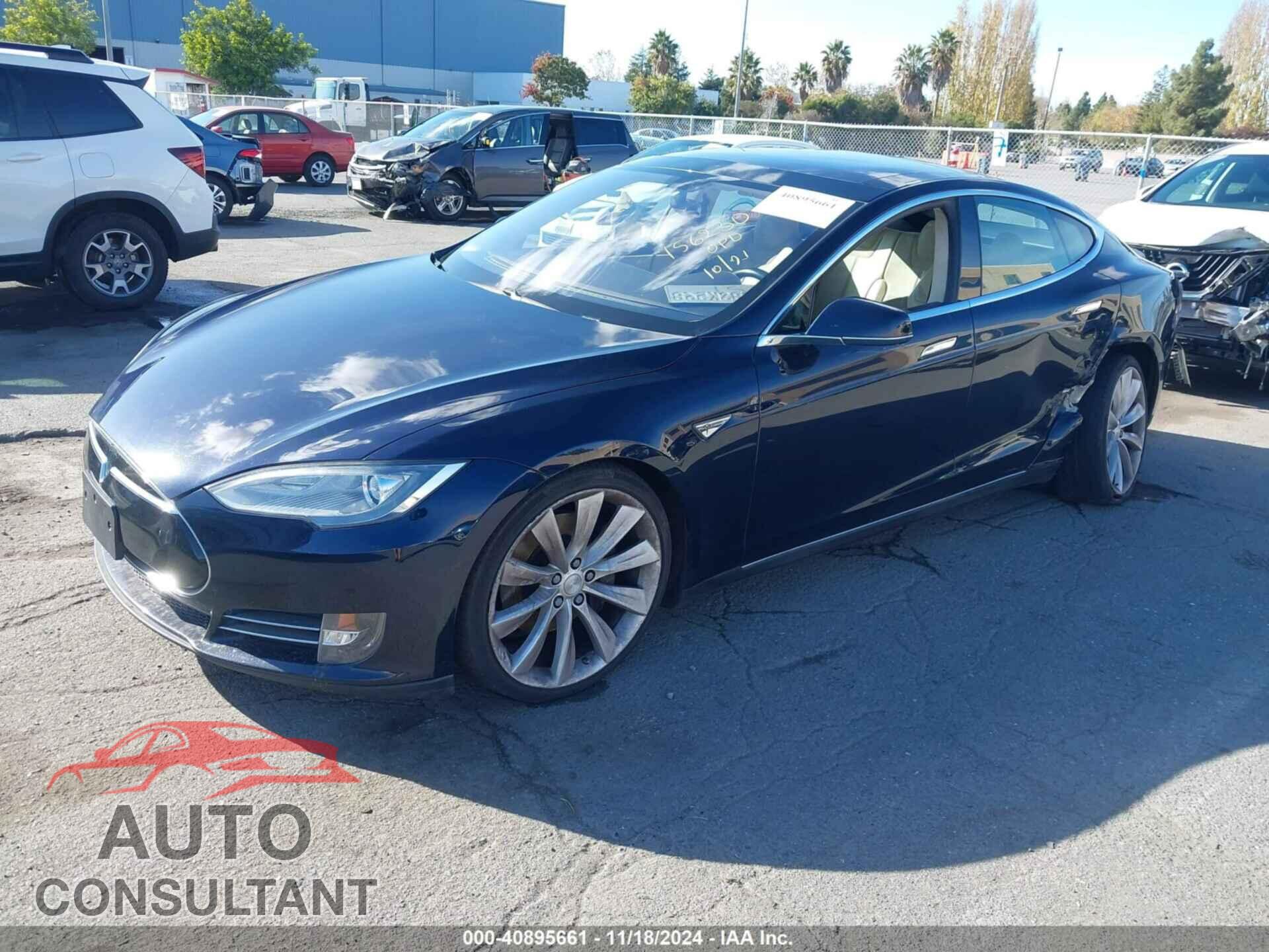 TESLA MODEL S 2013 - 5YJSA1DP5DFP17035