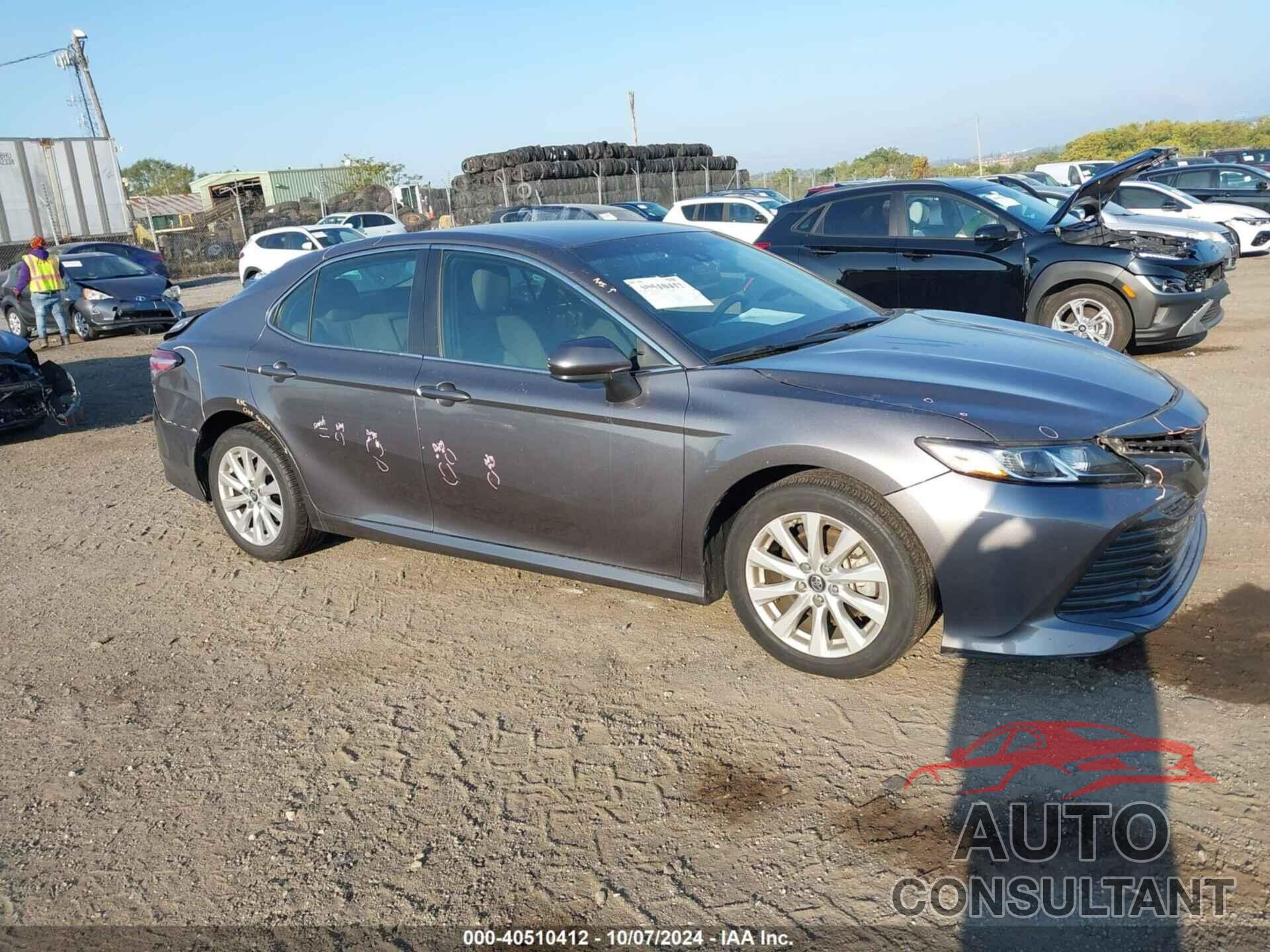 TOYOTA CAMRY 2018 - 4T1B11HK0JU504278