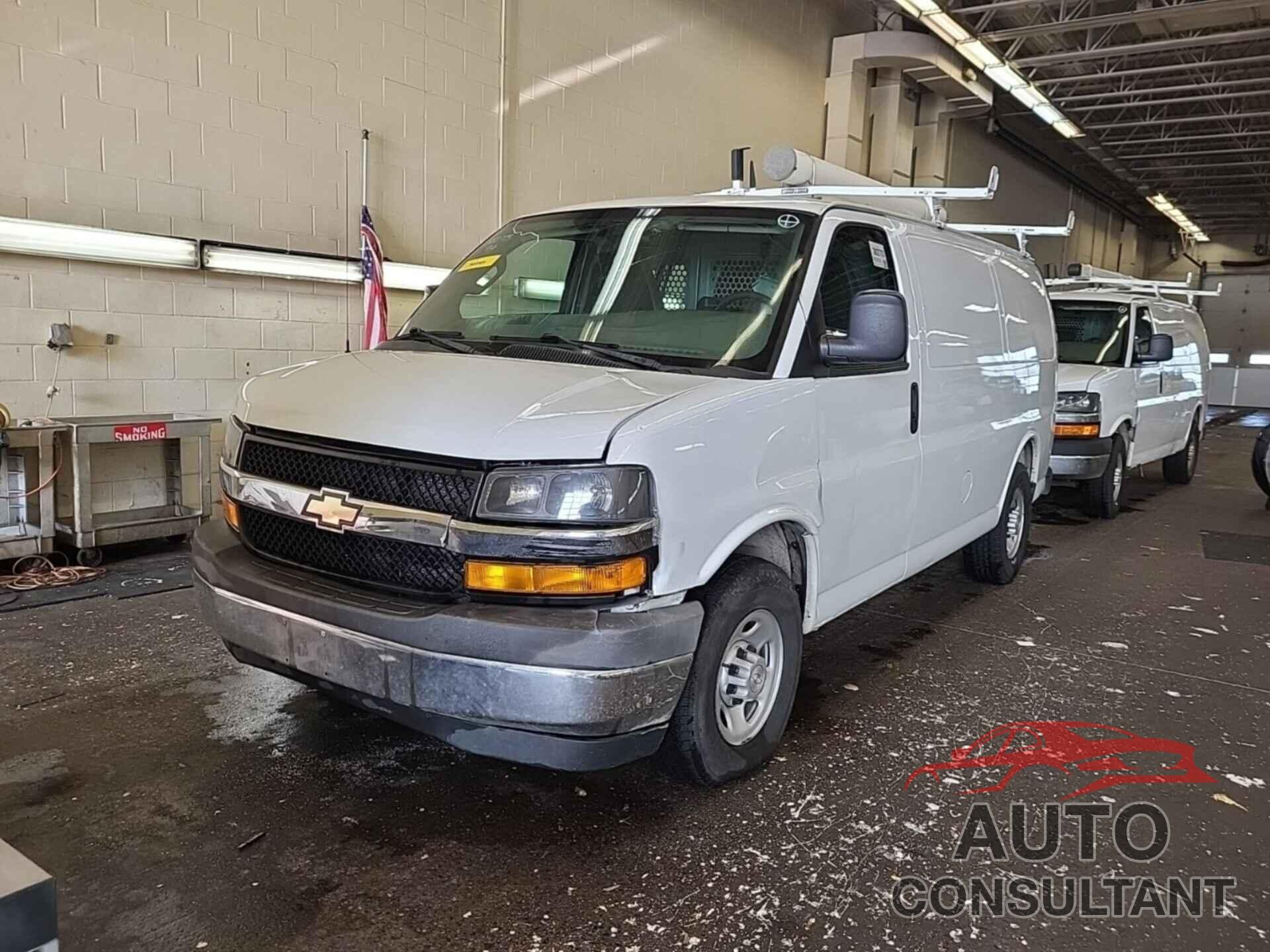 CHEVROLET EXPRESS G2500 2018 - 1GCWGAFG0J1905091