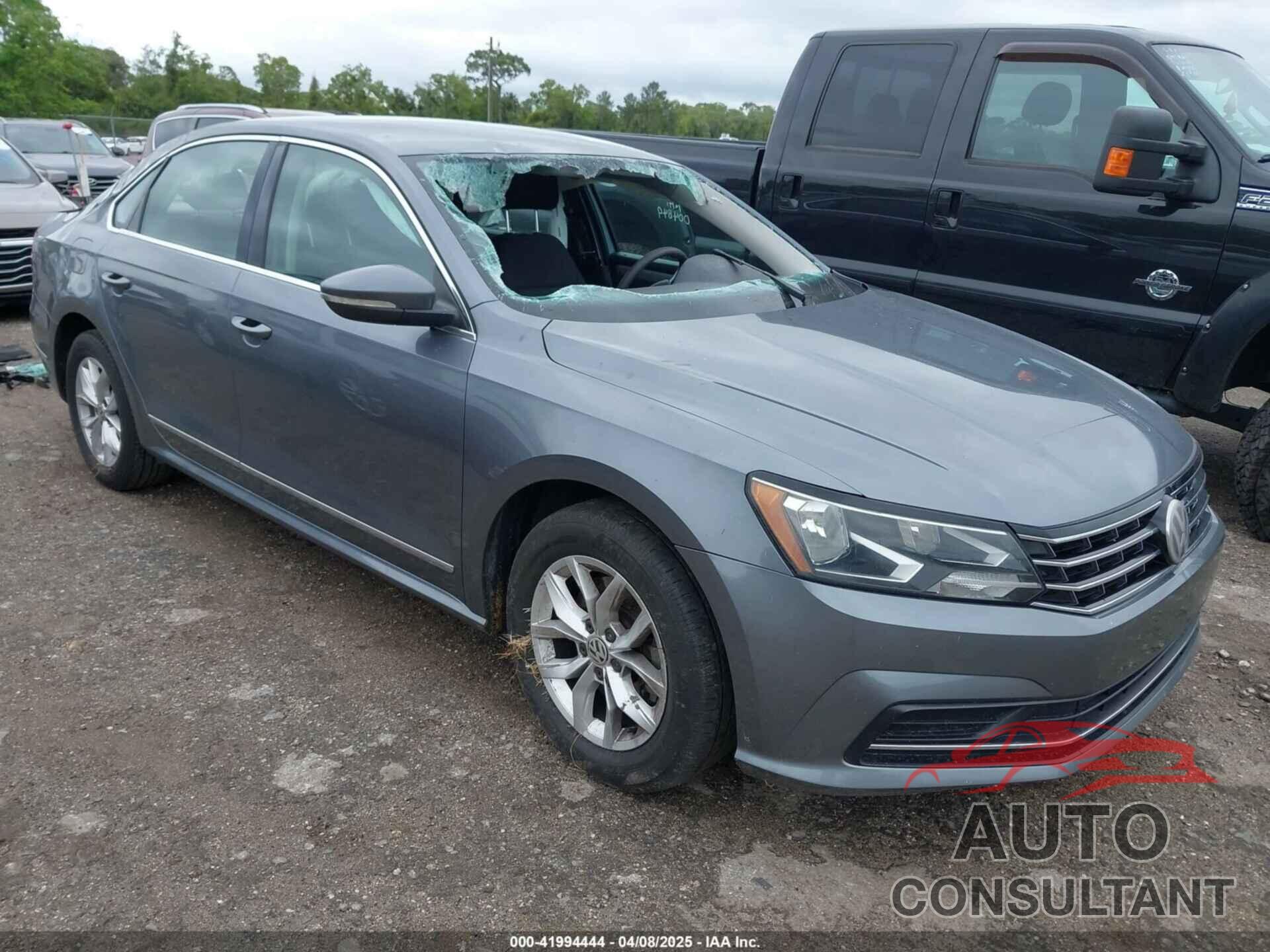 VOLKSWAGEN PASSAT 2017 - 1VWAT7A38HC004849