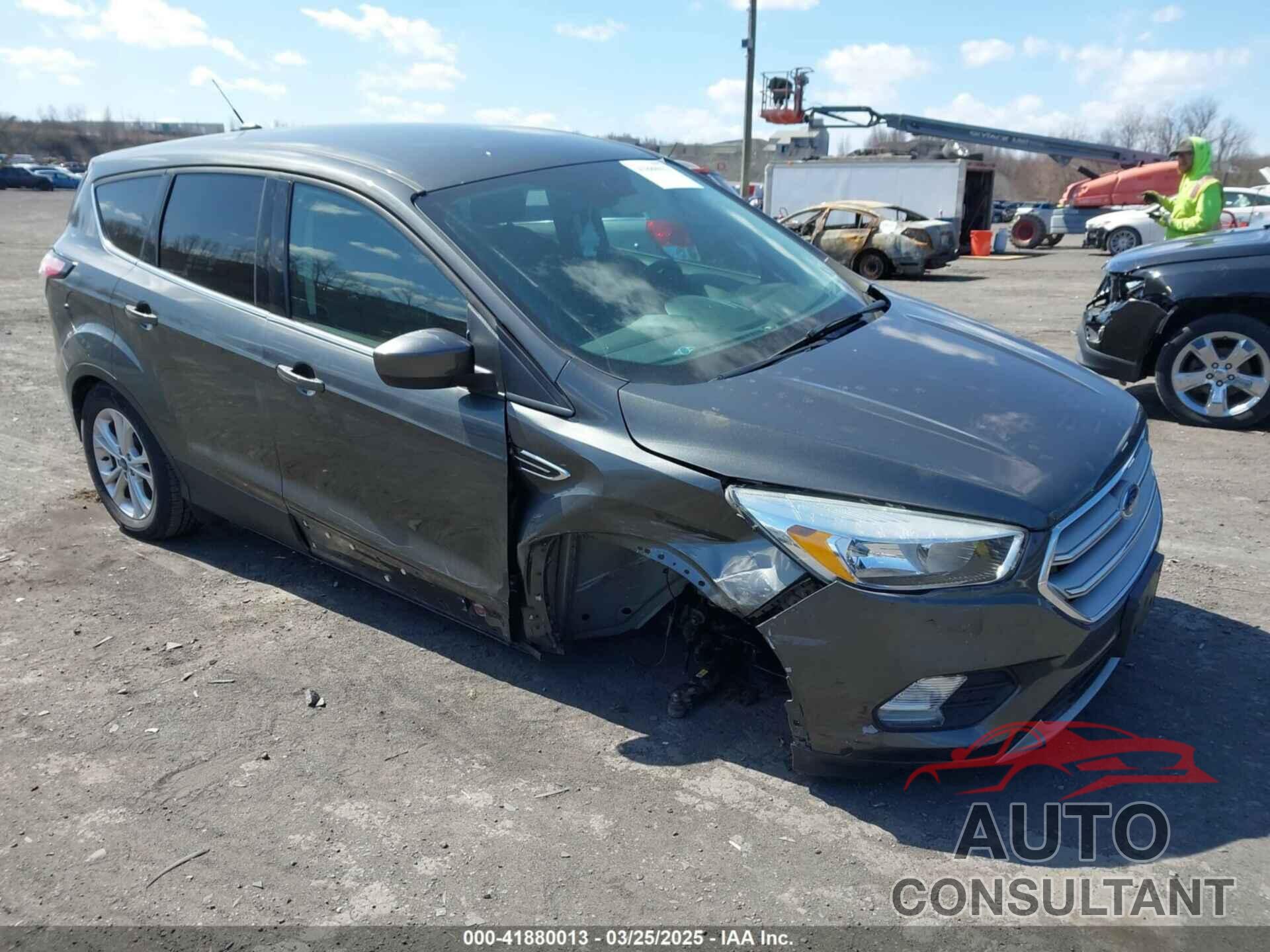 FORD ESCAPE 2017 - 1FMCU9GD5HUC17297