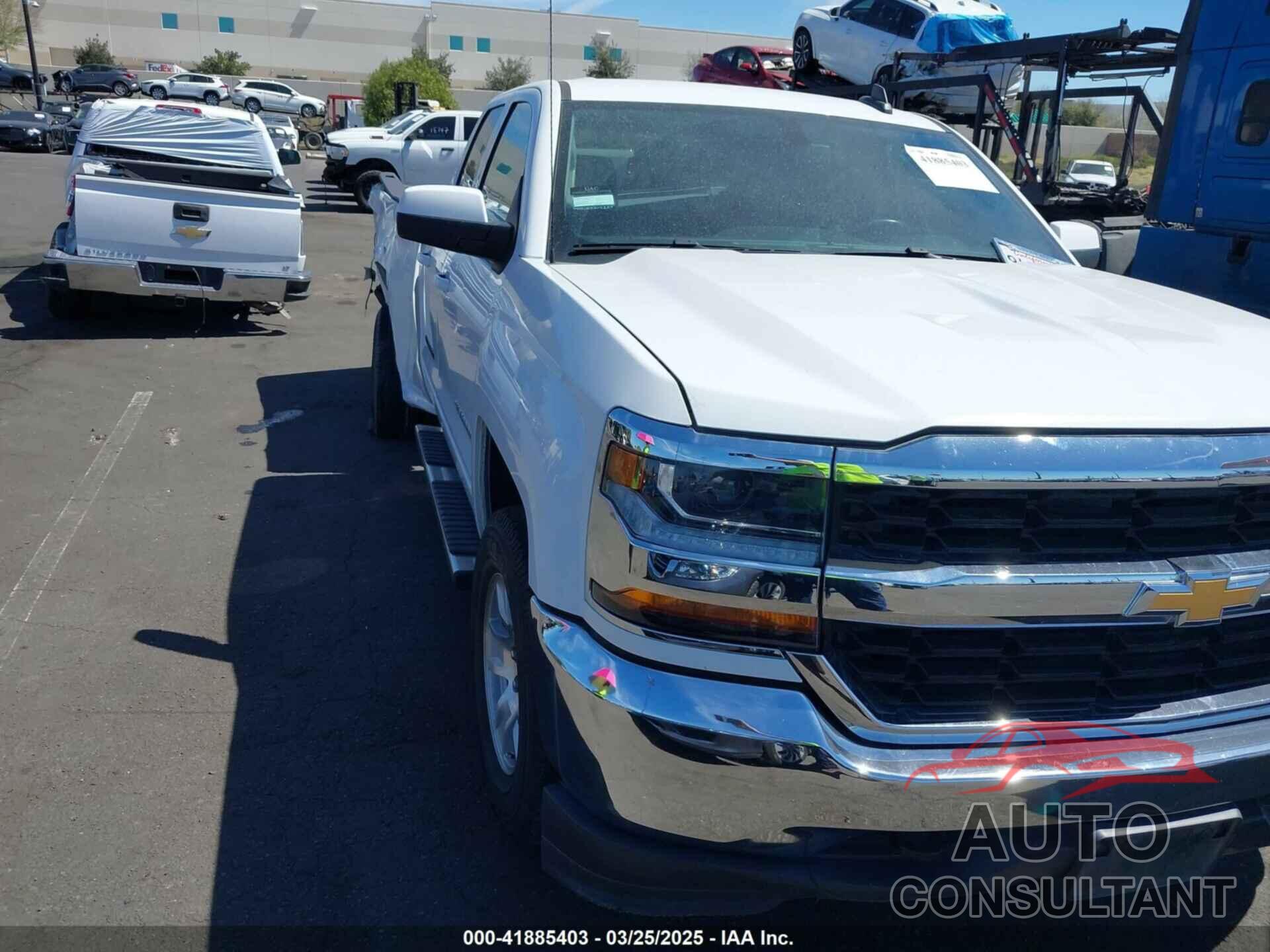 CHEVROLET SILVERADO 1500 2018 - 1GCRCREH5JZ168411