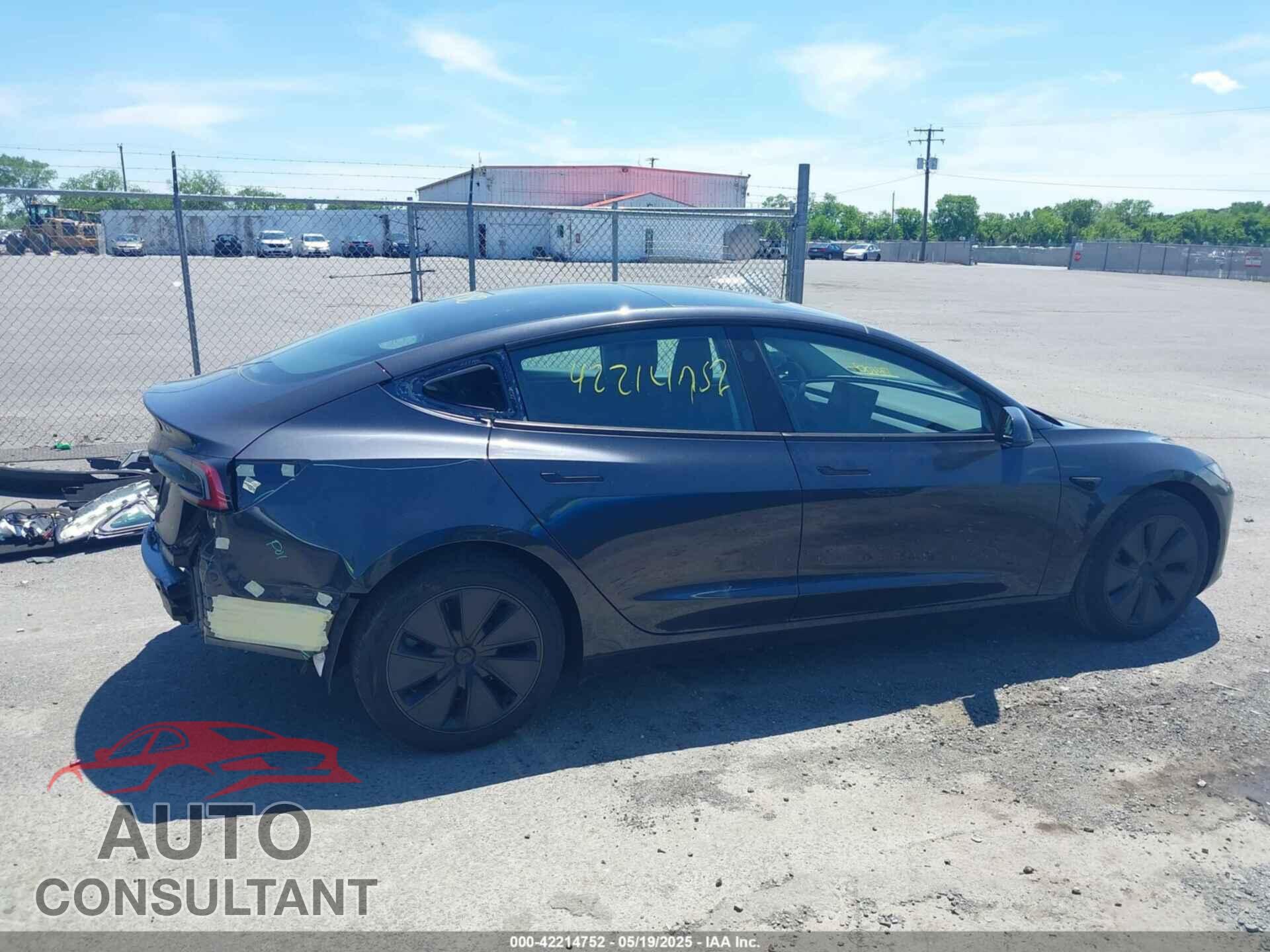 TESLA MODEL 3 2024 - 5YJ3E1EA3RF784002