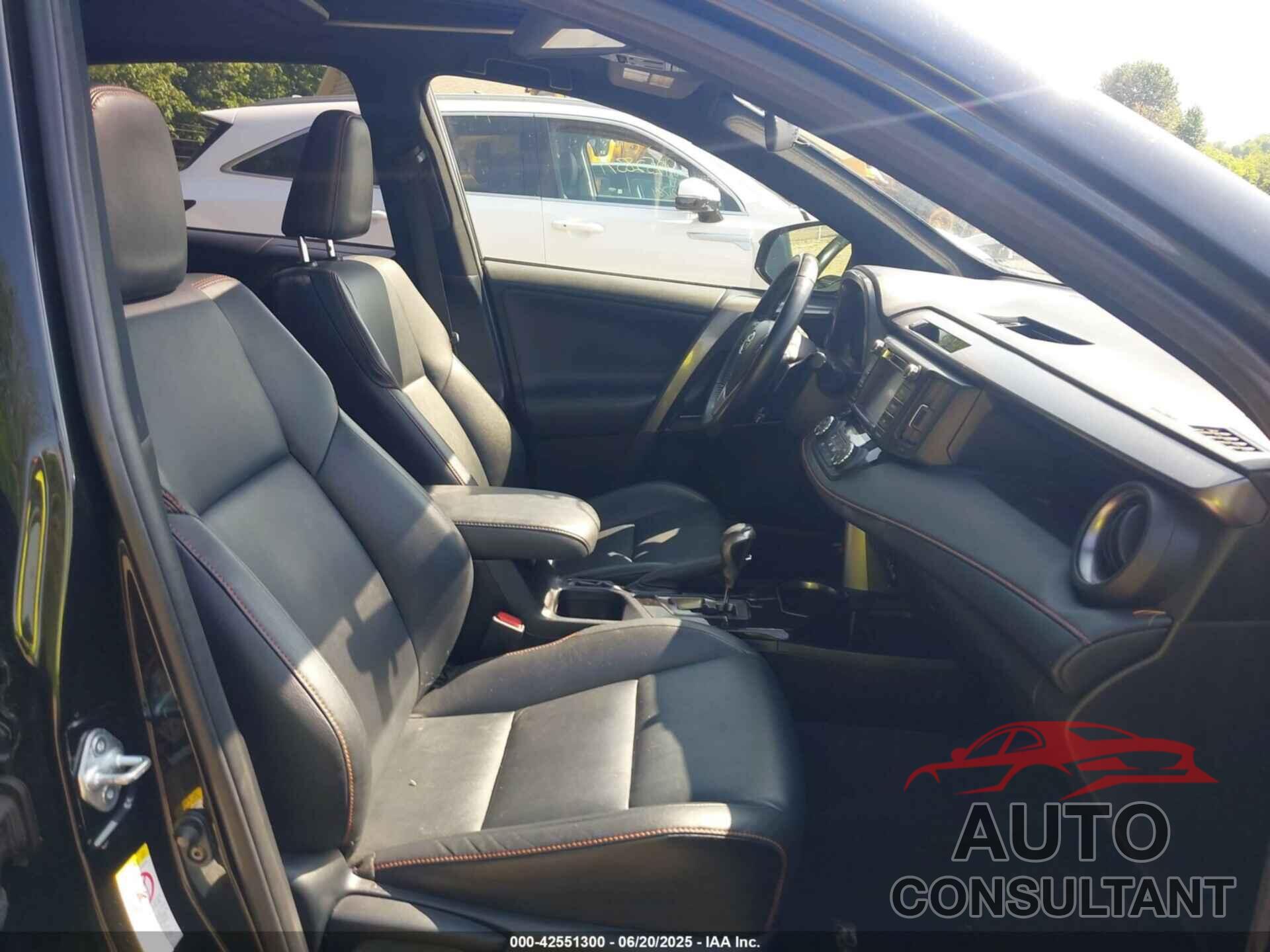 TOYOTA RAV4 2016 - JTMJFREV2GJ089599