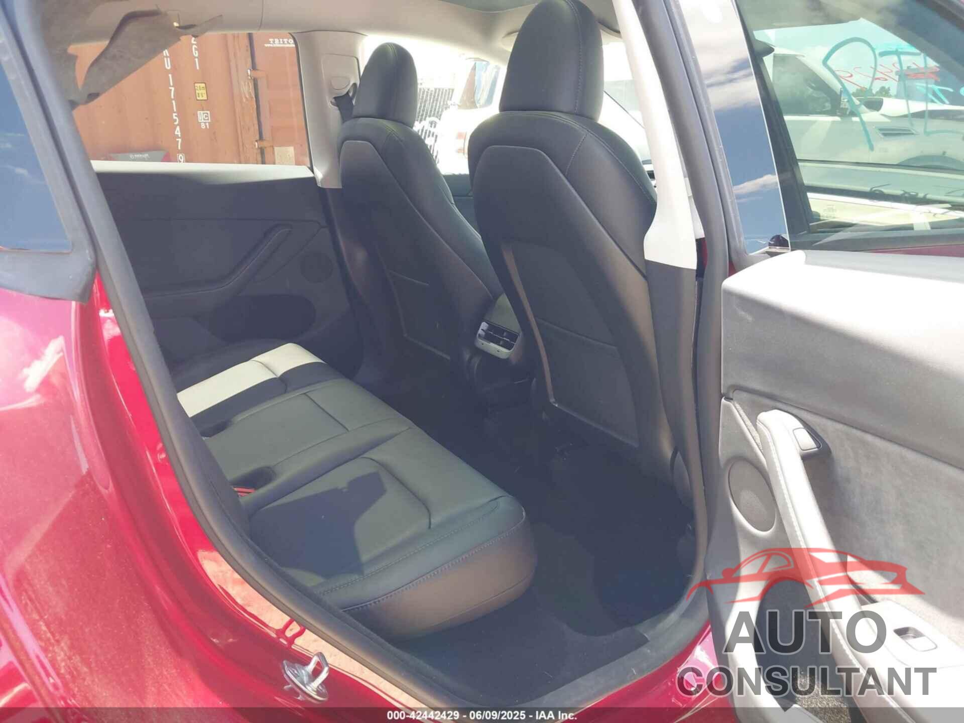 TESLA MODEL Y 2024 - 7SAYGDEE2RA281209