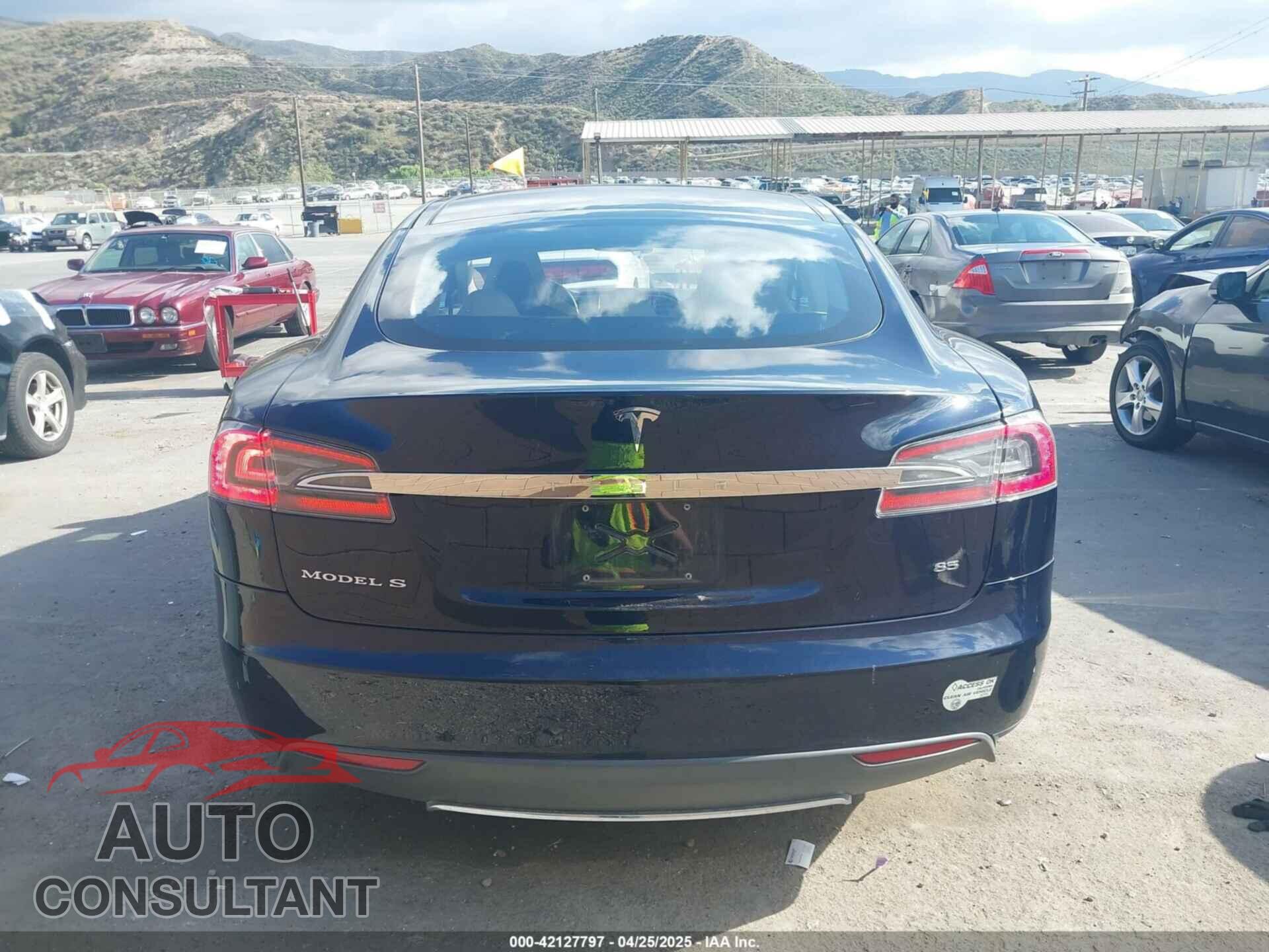 TESLA MODEL S 2013 - 5YJSA1CN8DFP07177