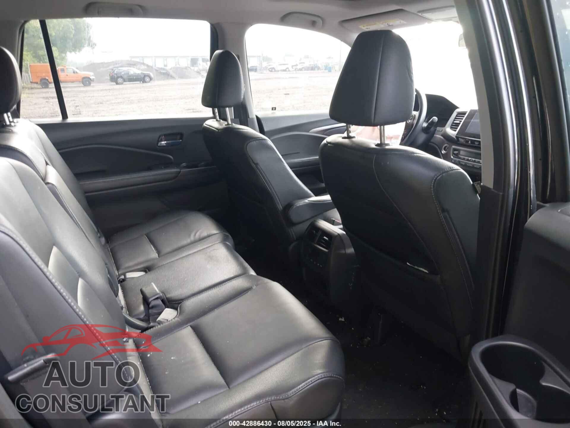 HONDA PILOT 2017 - 5FNYF6H70HB019974