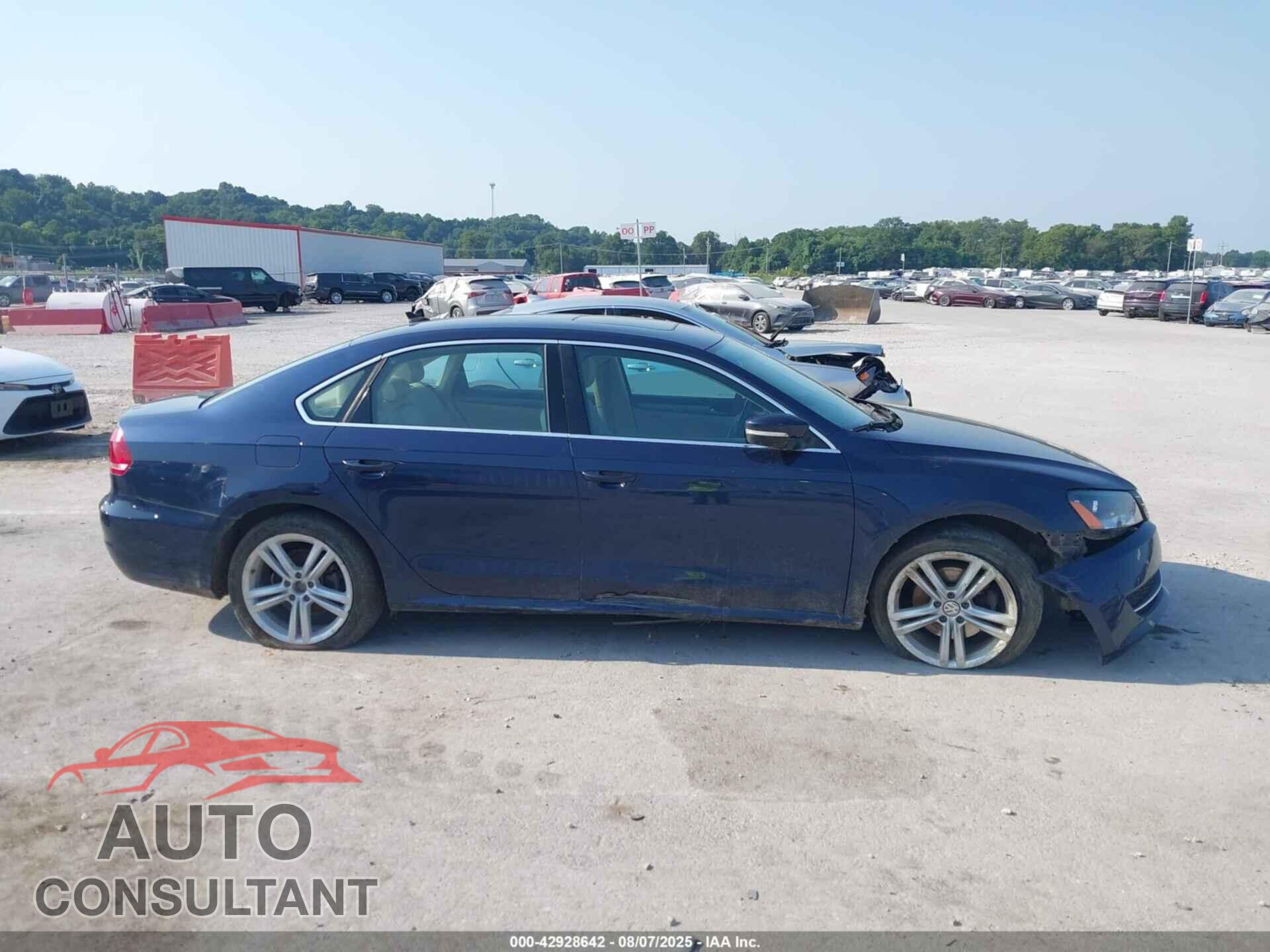 VOLKSWAGEN PASSAT 2015 - 1VWBV7A38FC088554