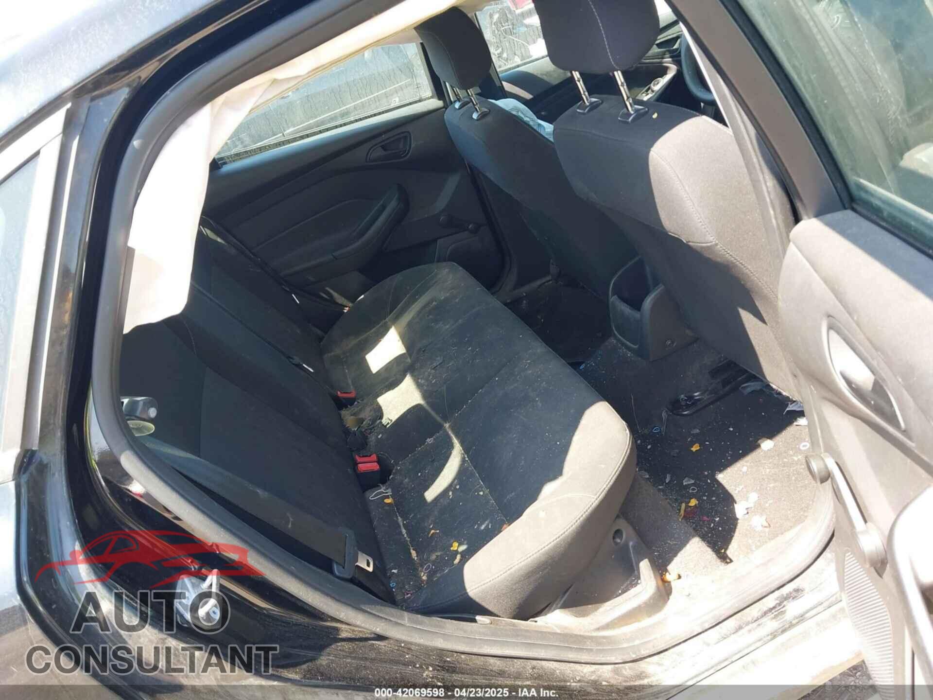 FORD FOCUS 2017 - 1FADP3E23HL301404