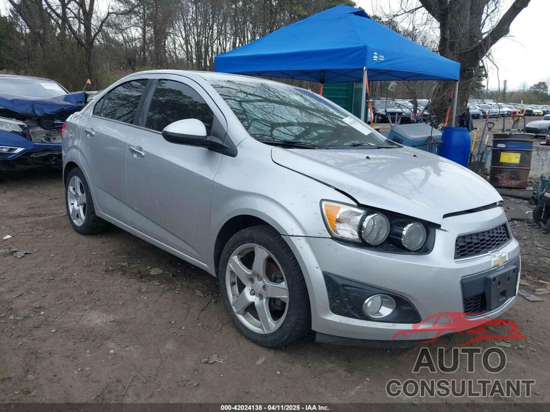 CHEVROLET SONIC 2015 - 1G1JE5SB0F4209024