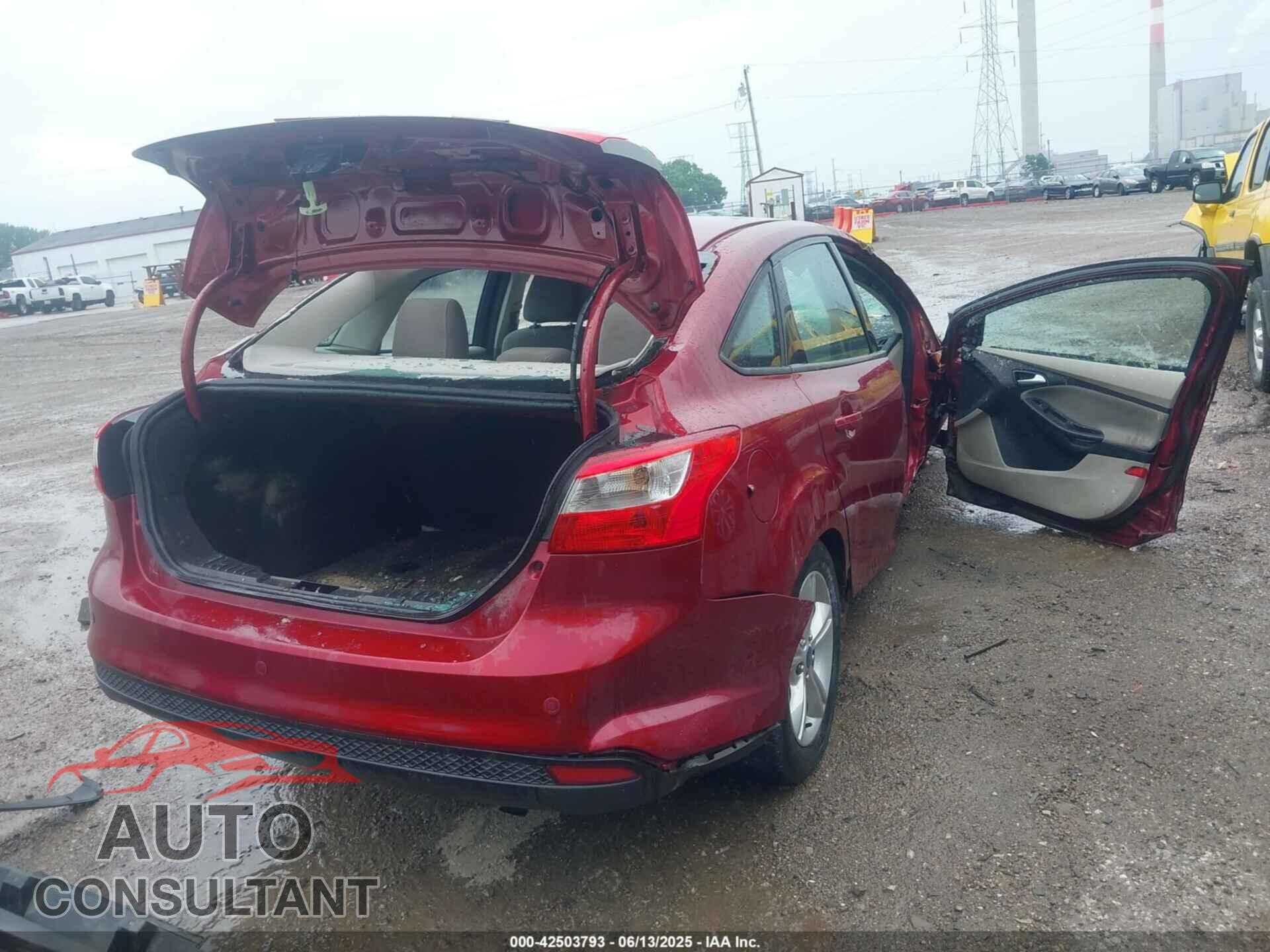 FORD FOCUS 2014 - 1FADP3F2XEL371136