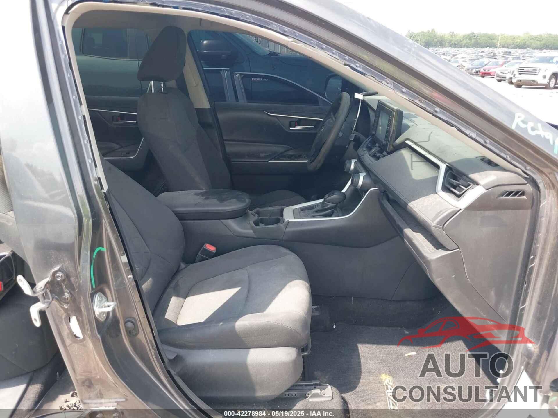 TOYOTA RAV4 2021 - 2T3W1RFV5MC092028