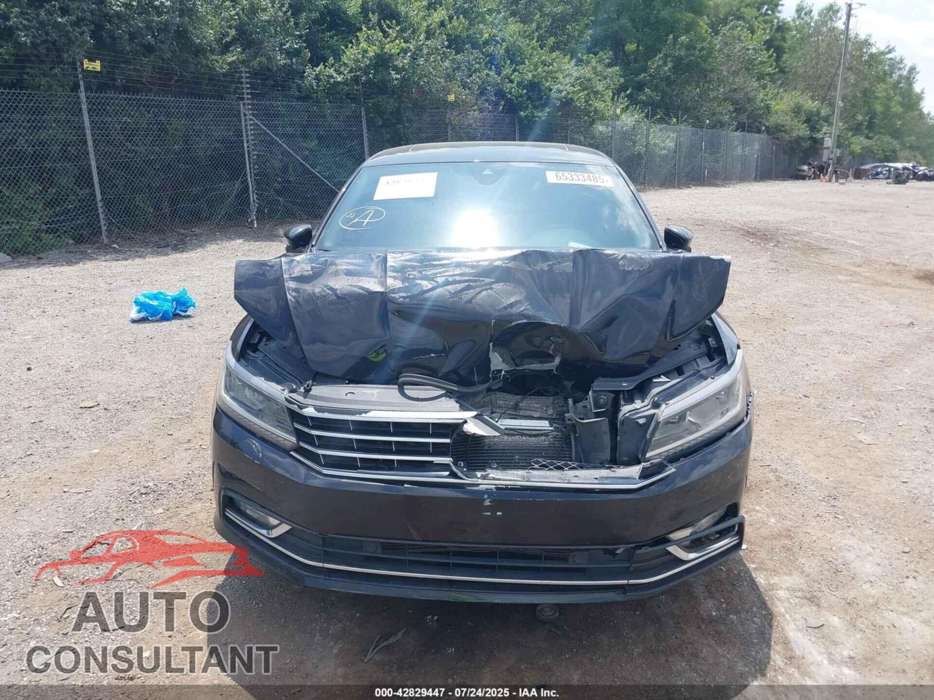 VOLKSWAGEN PASSAT 2018 - 1VWCA7A36JC010783