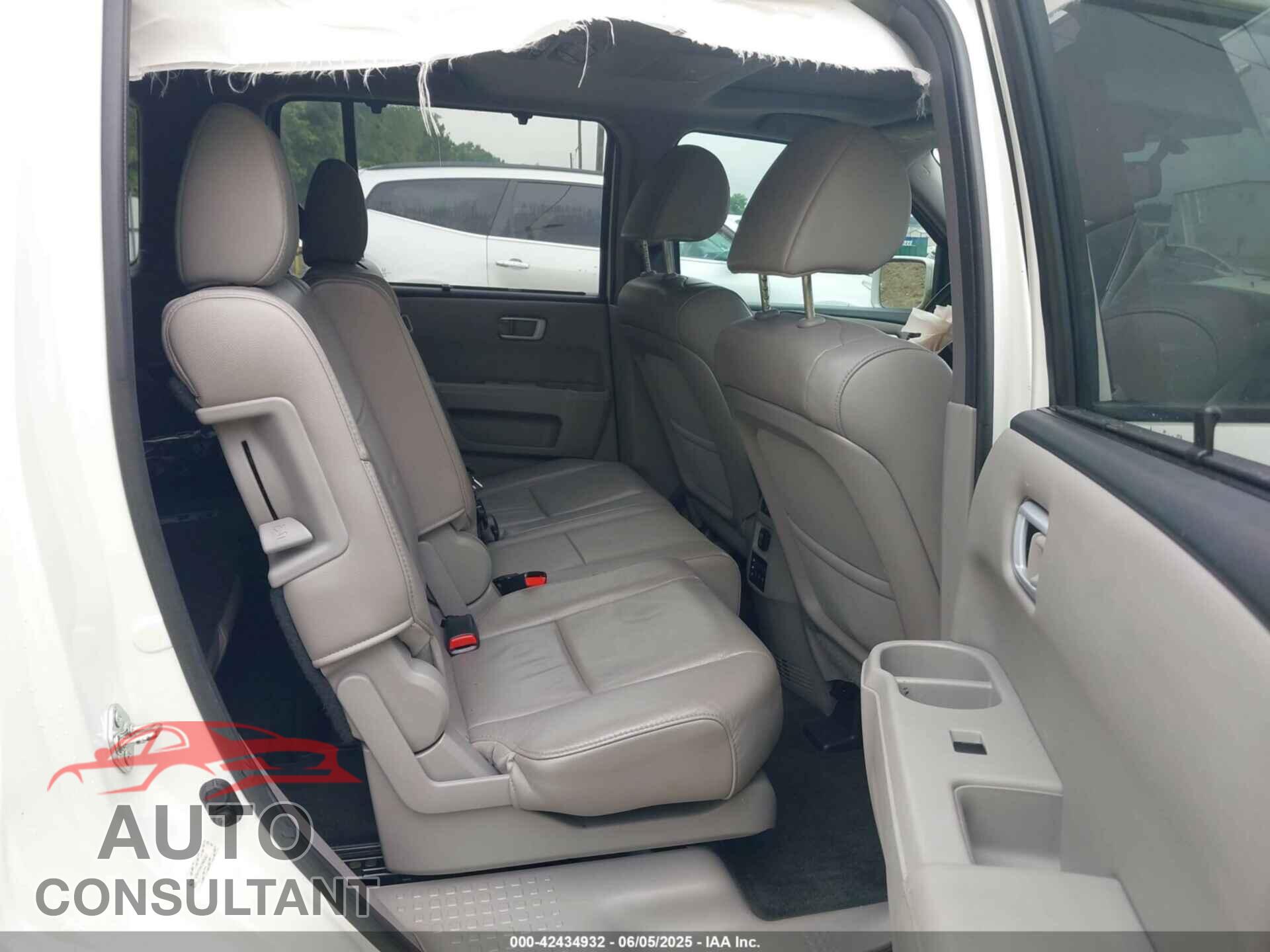 HONDA PILOT 2015 - 5FNYF4H91FB053621