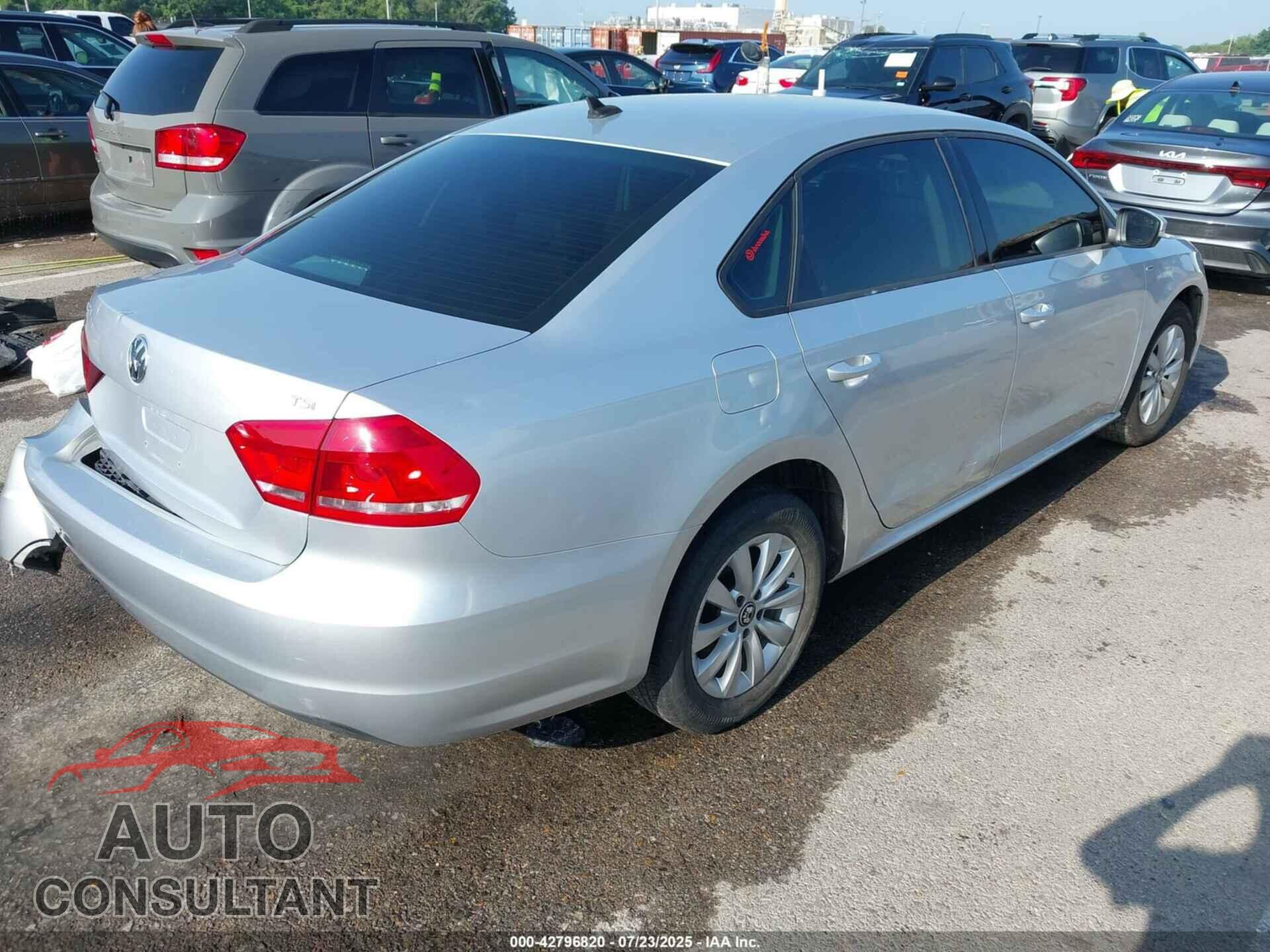 VOLKSWAGEN PASSAT 2015 - 1VWAT7A35FC064701